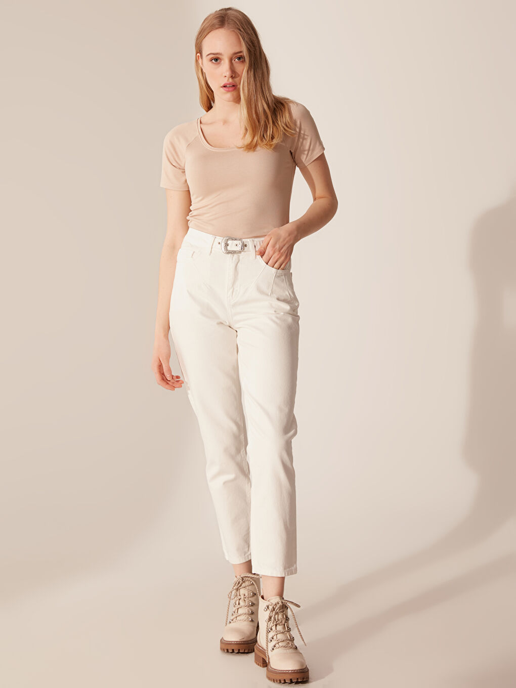 Beyaz Mom Fit Kadın Jean-2