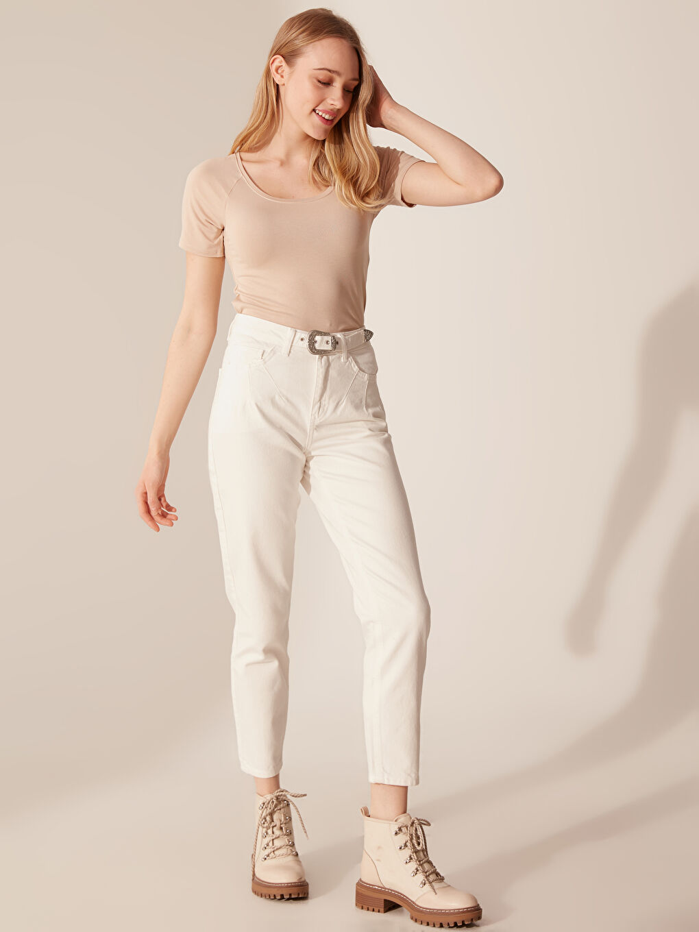 Beyaz Mom Fit Kadın Jean-8