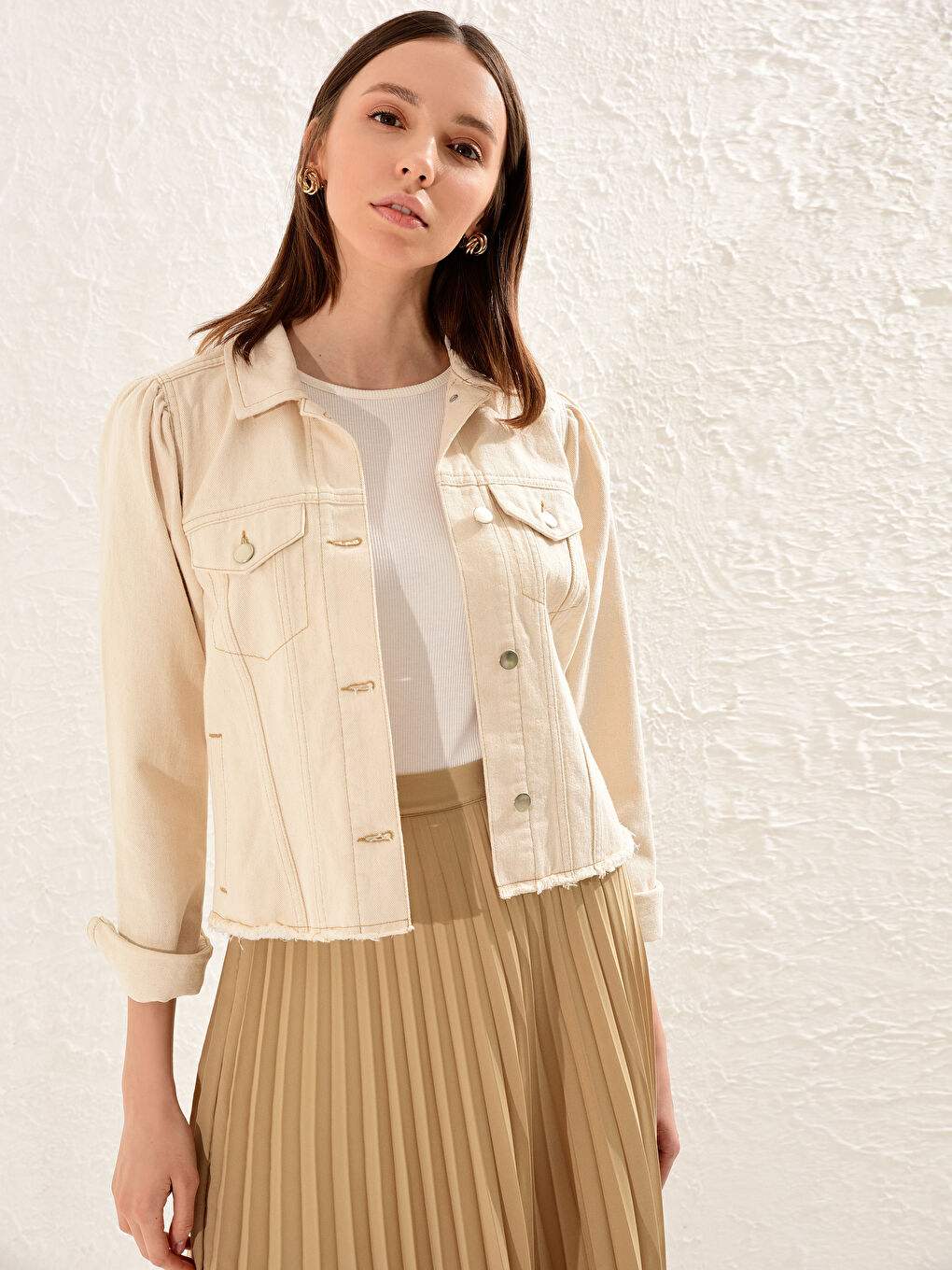Bej Gömlek Yaka Cep Detaylı Uzun Kollu Kadın Jean Ceket-4