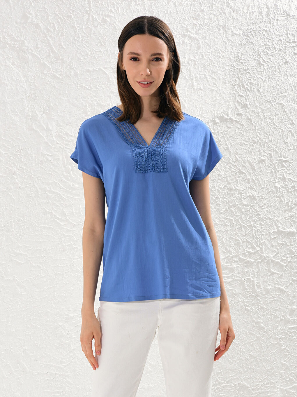 Женская кружевная блузка из вискозы с коротким рукавом-1