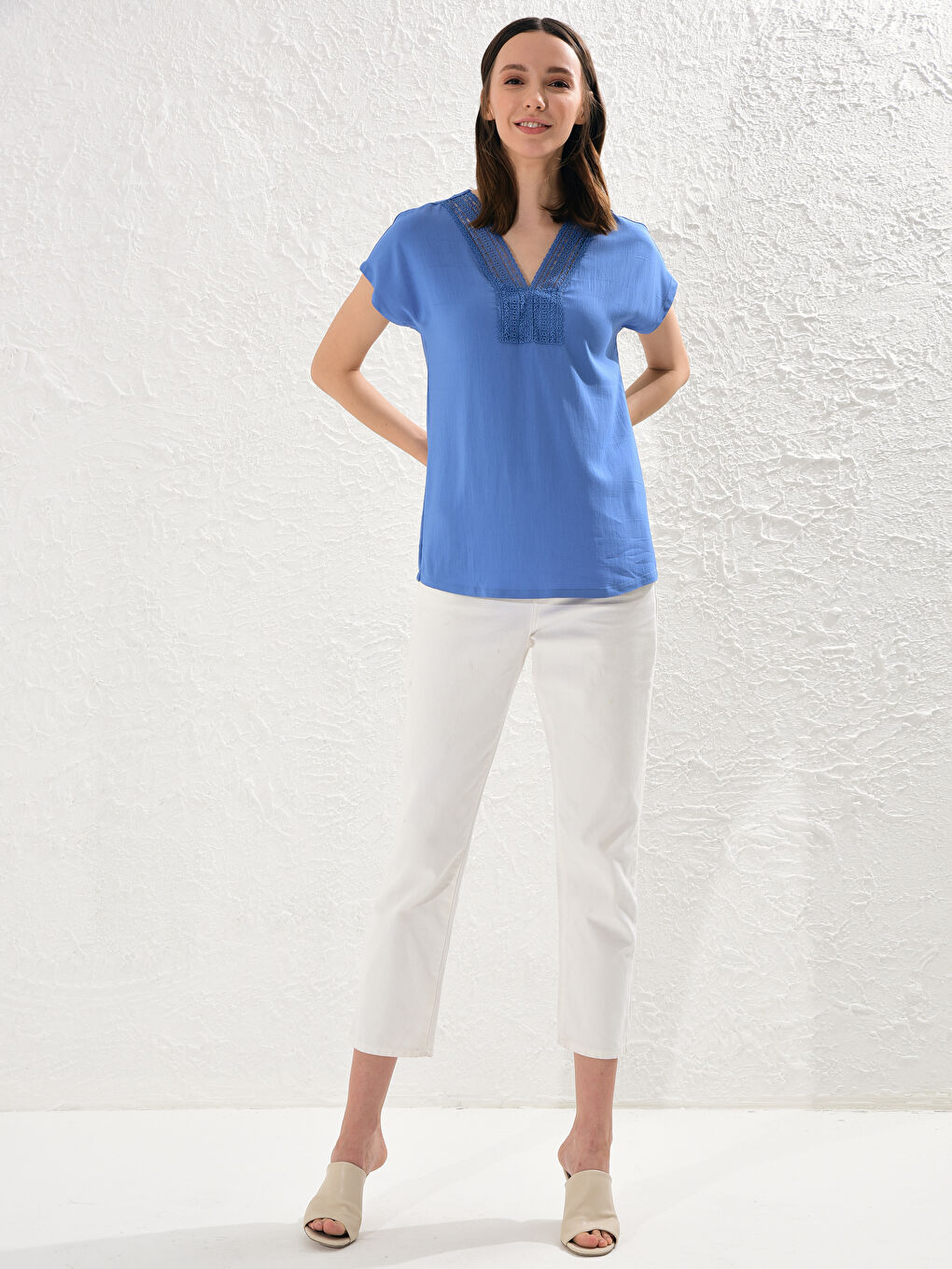 Женская кружевная блузка из вискозы с коротким рукавом-2