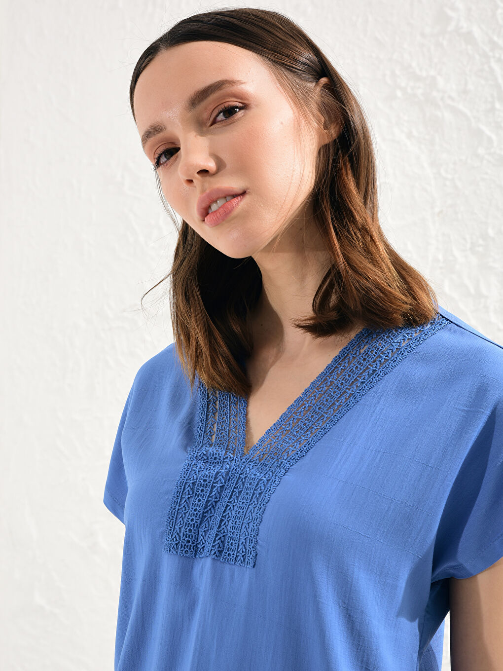 Женская кружевная блузка из вискозы с коротким рукавом-4