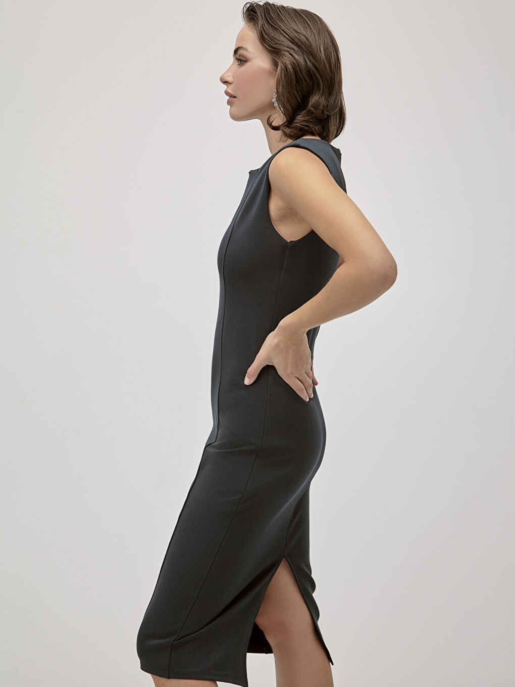 Slimming Effect Sleeveless Tight Dress-1