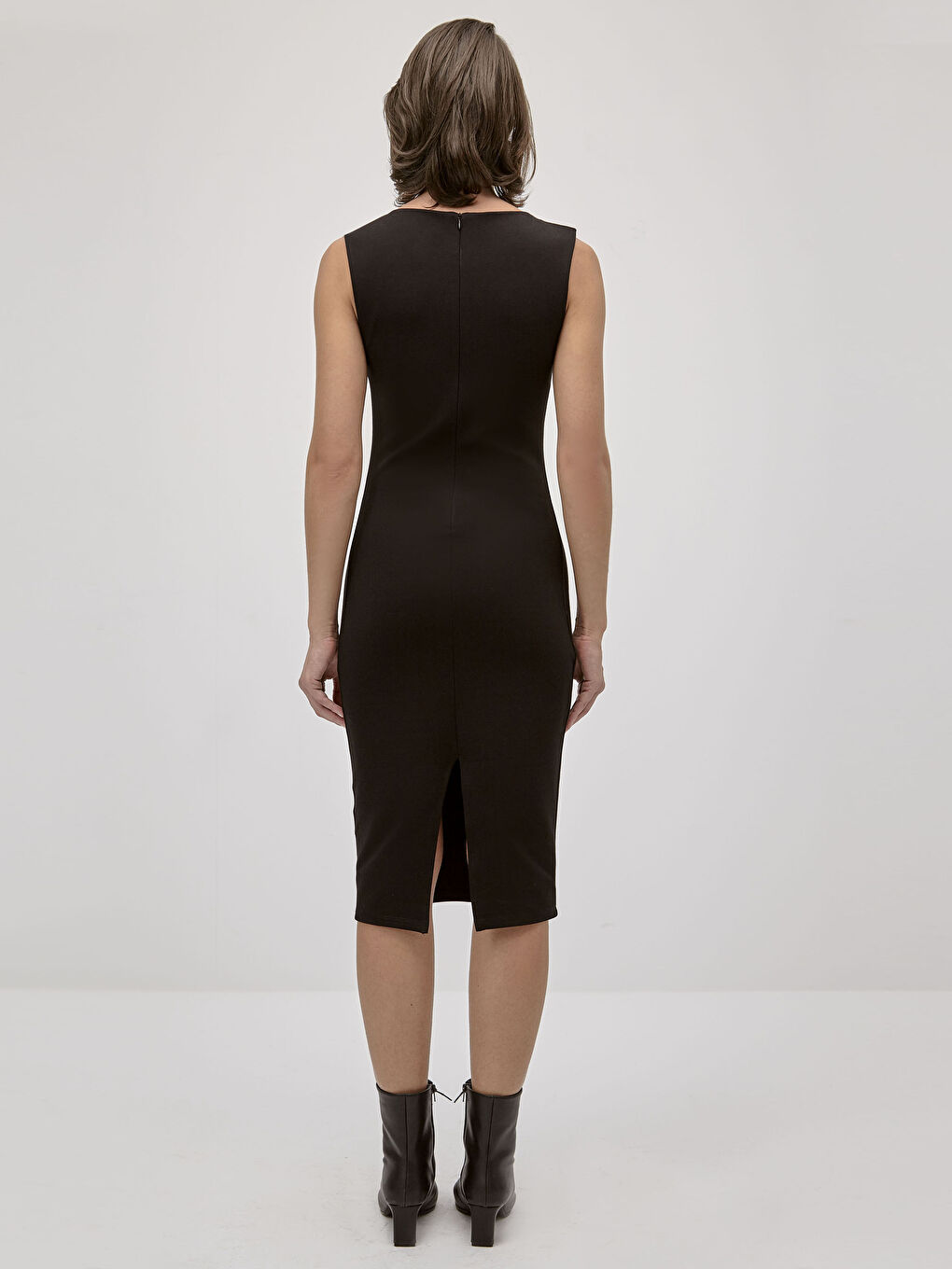 Siyah İncelten Etkili Kolsuz Dar Elbise-7