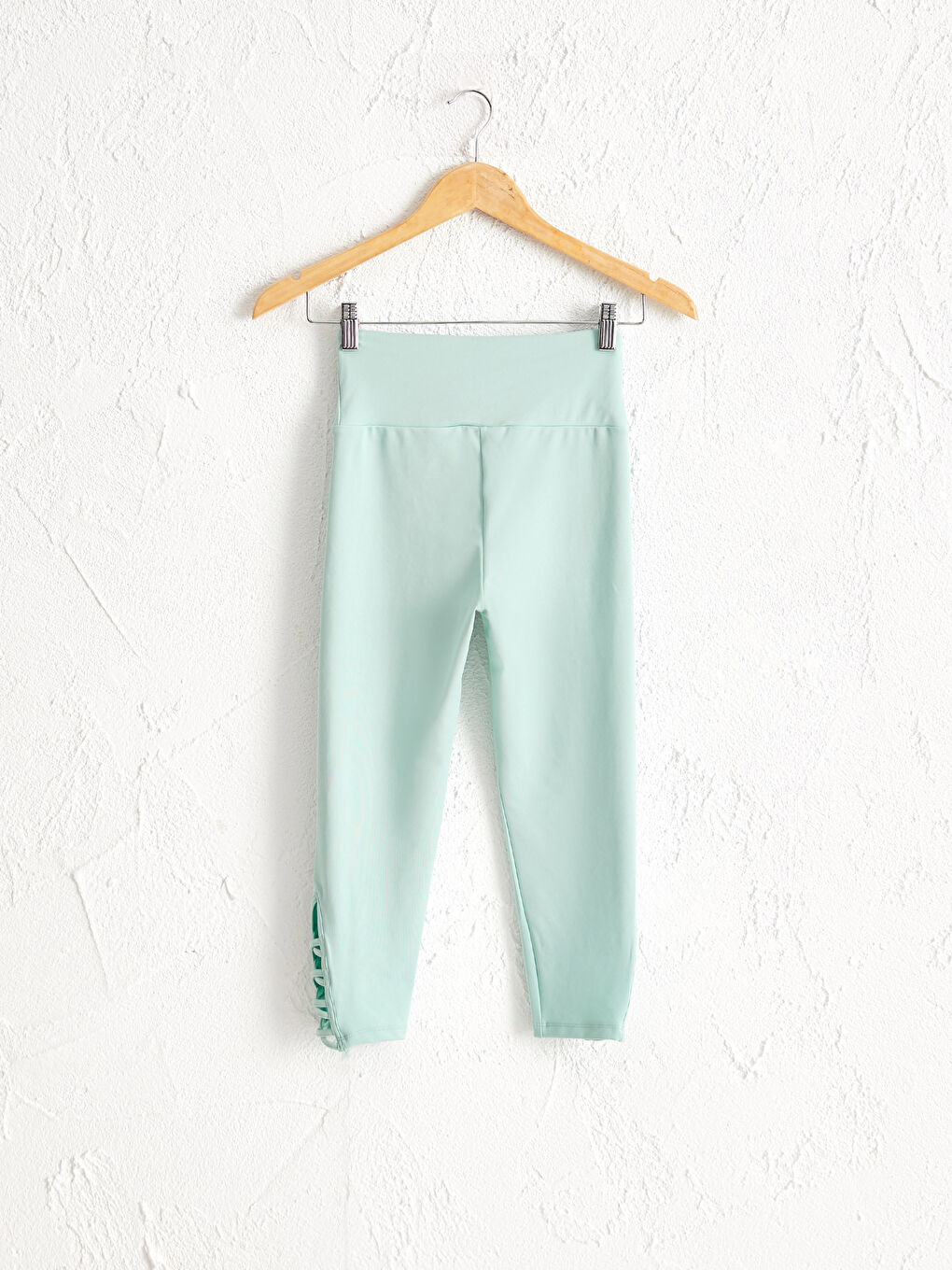 ليجن رياضي نشط بتفاصيل الأرجل-1