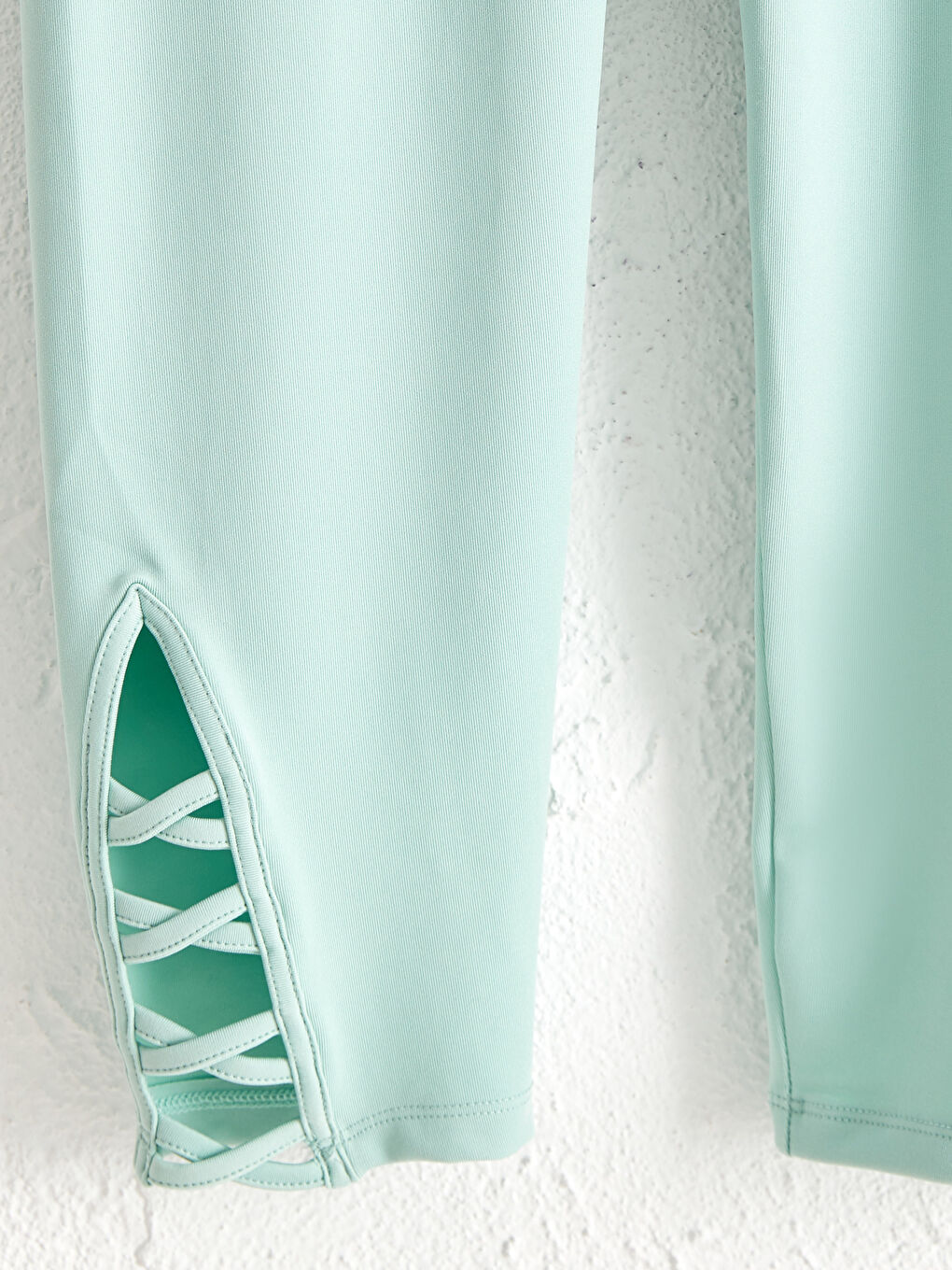 ليجن رياضي نشط بتفاصيل الأرجل-2