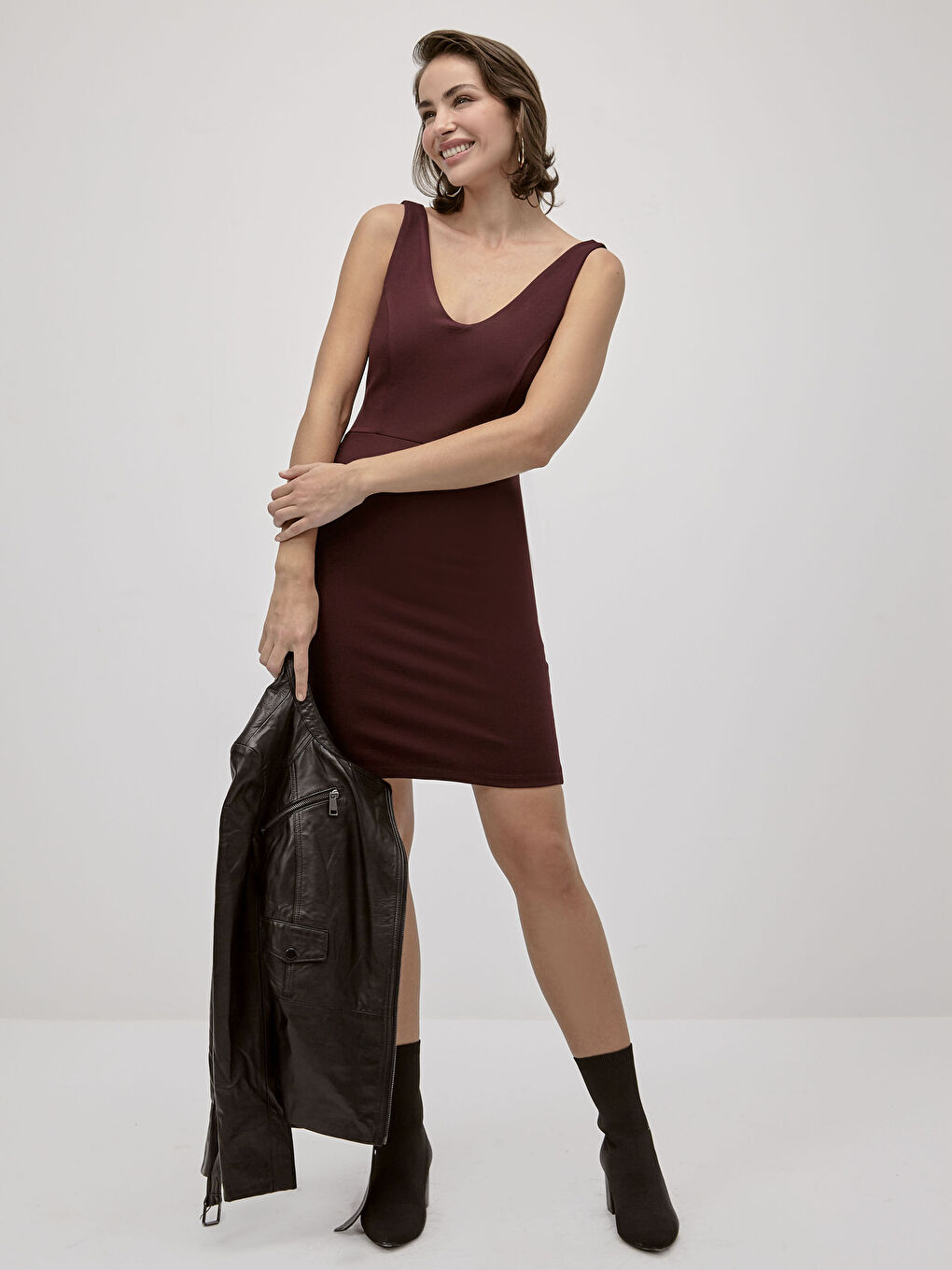 LC WAIKIKI Slimming Straight V-Neck Tight Dress -0SP508Z8-DL5