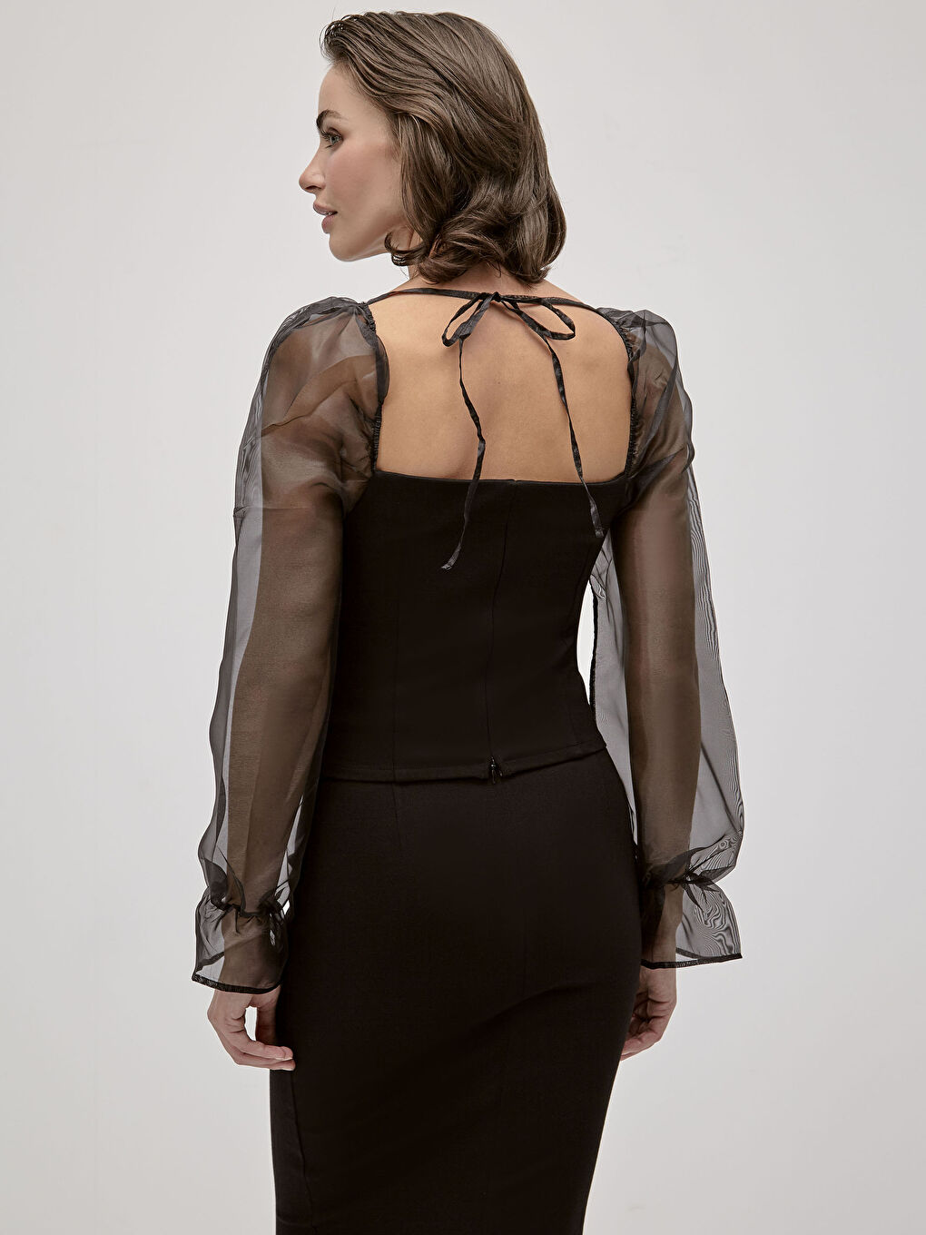 Siyah İncelten Etkili Kolları Şifon Detaylı Esnek Bluz  -4