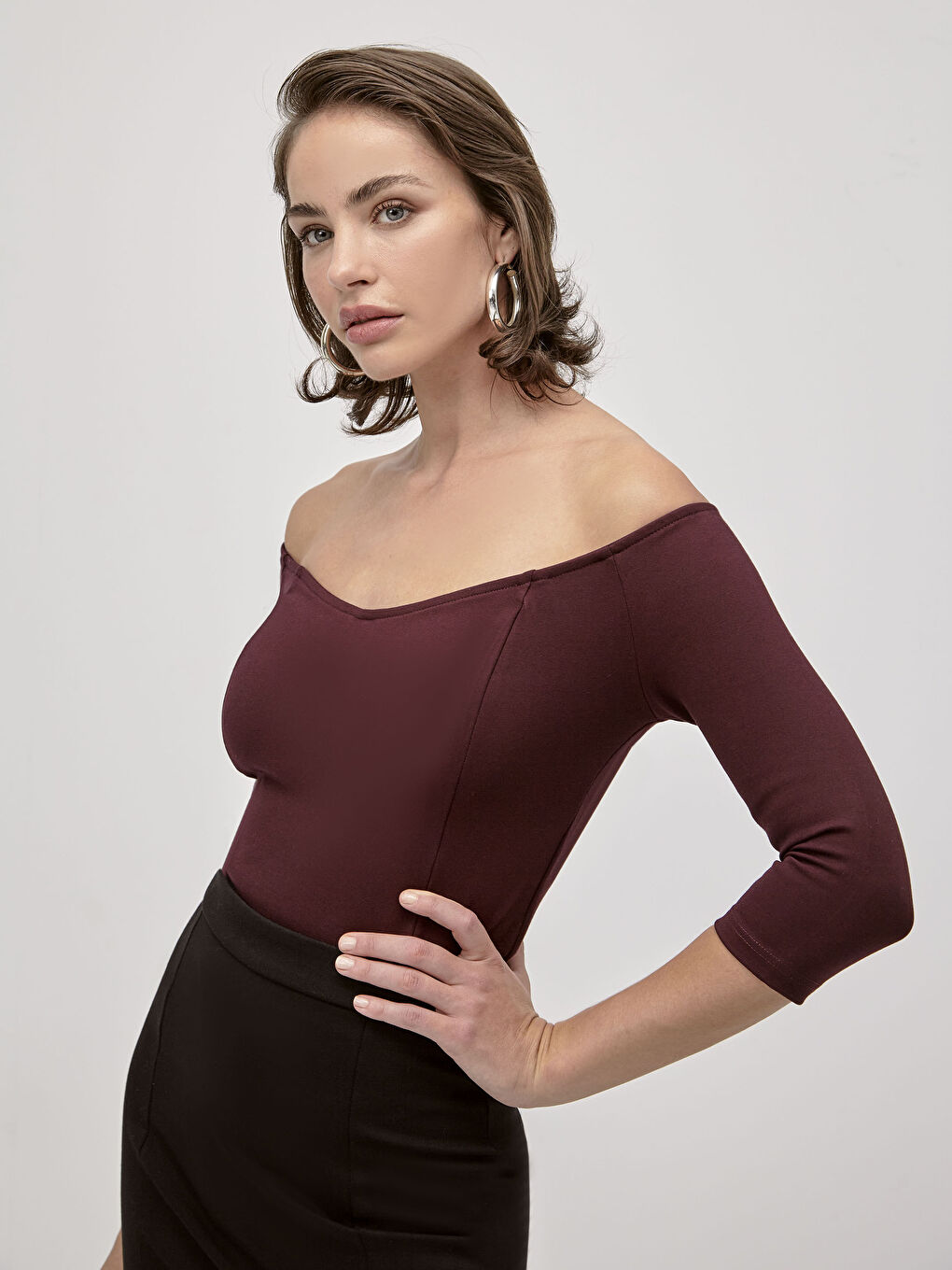 Bordo Kayık Yaka İncelten Etkili Düşük Omuzlu Bluz