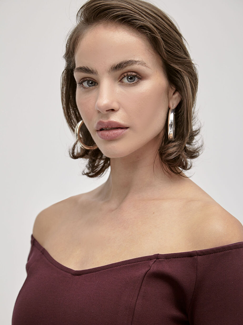 Bordo Kayık Yaka İncelten Etkili Düşük Omuzlu Bluz-4