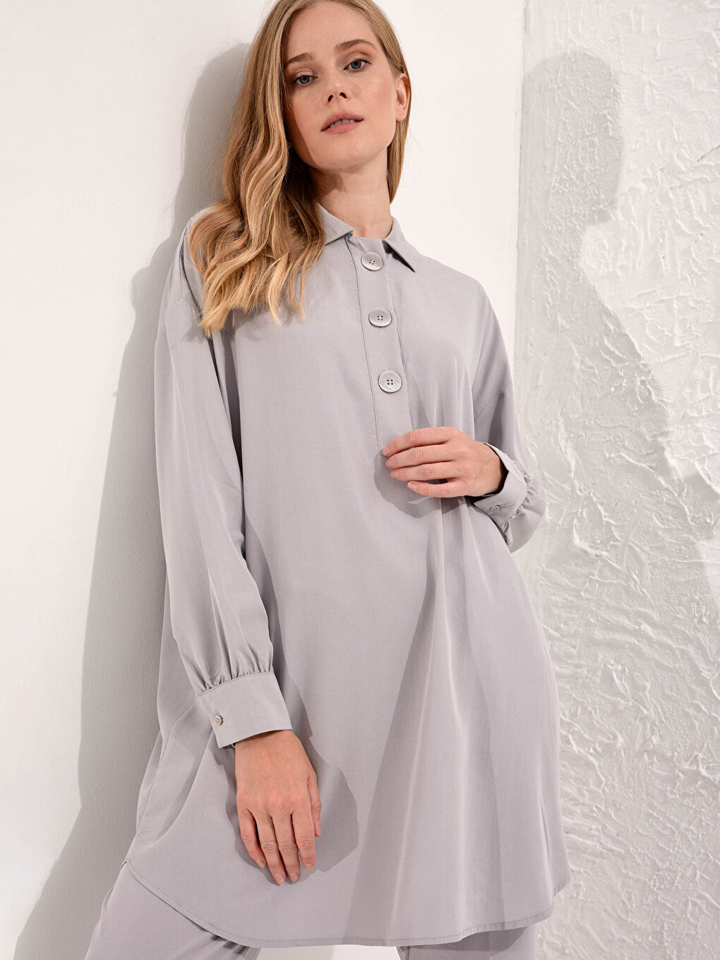 Gri Gömlek Yaka Düz Uzun Kollu Oversize Kadın Tunik-2