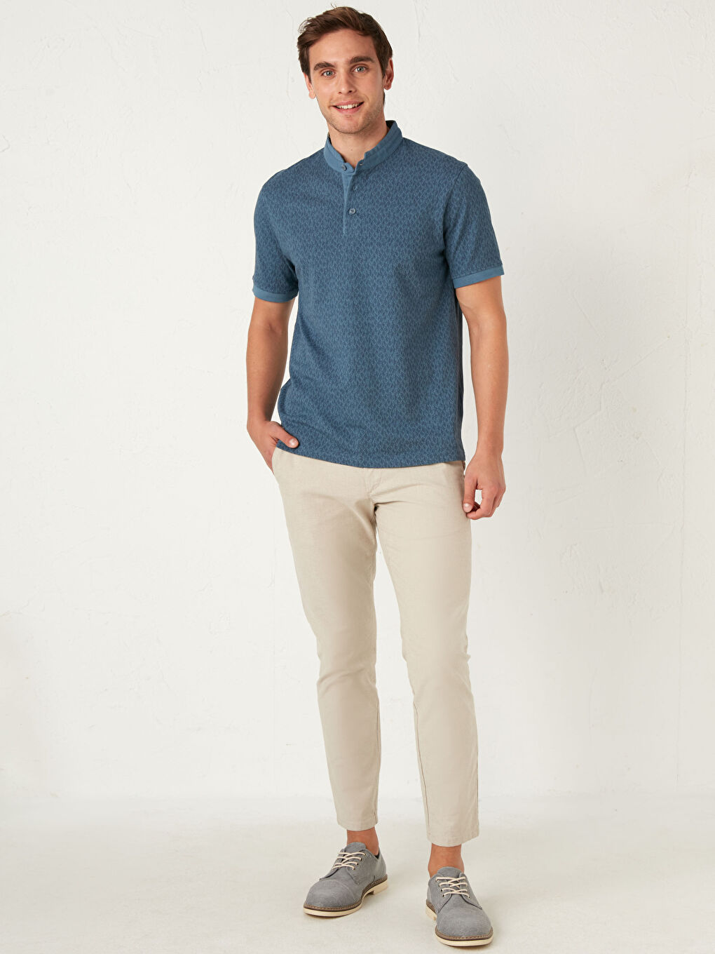 Футболка с воротником-стойкой и коротким рукавом-3