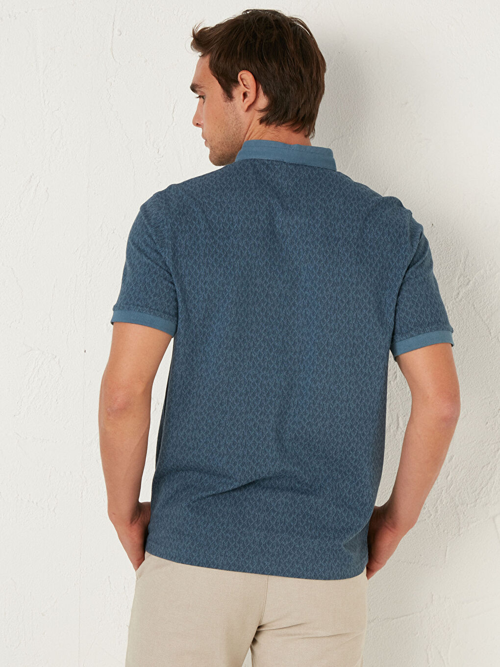 Футболка с воротником-стойкой и коротким рукавом-4