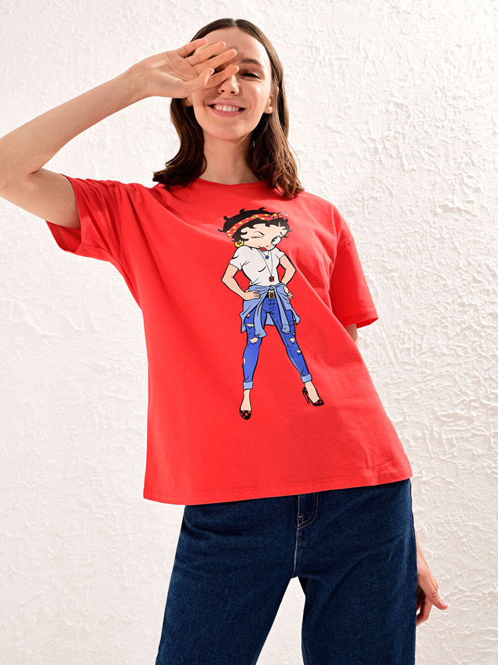 Kırmızı Bisiklet Yaka Kısa Kollu Kadın Tişört