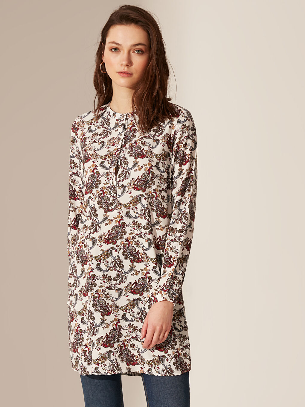 Туніка з коміром-стійкою та довгим рукавом для жінок