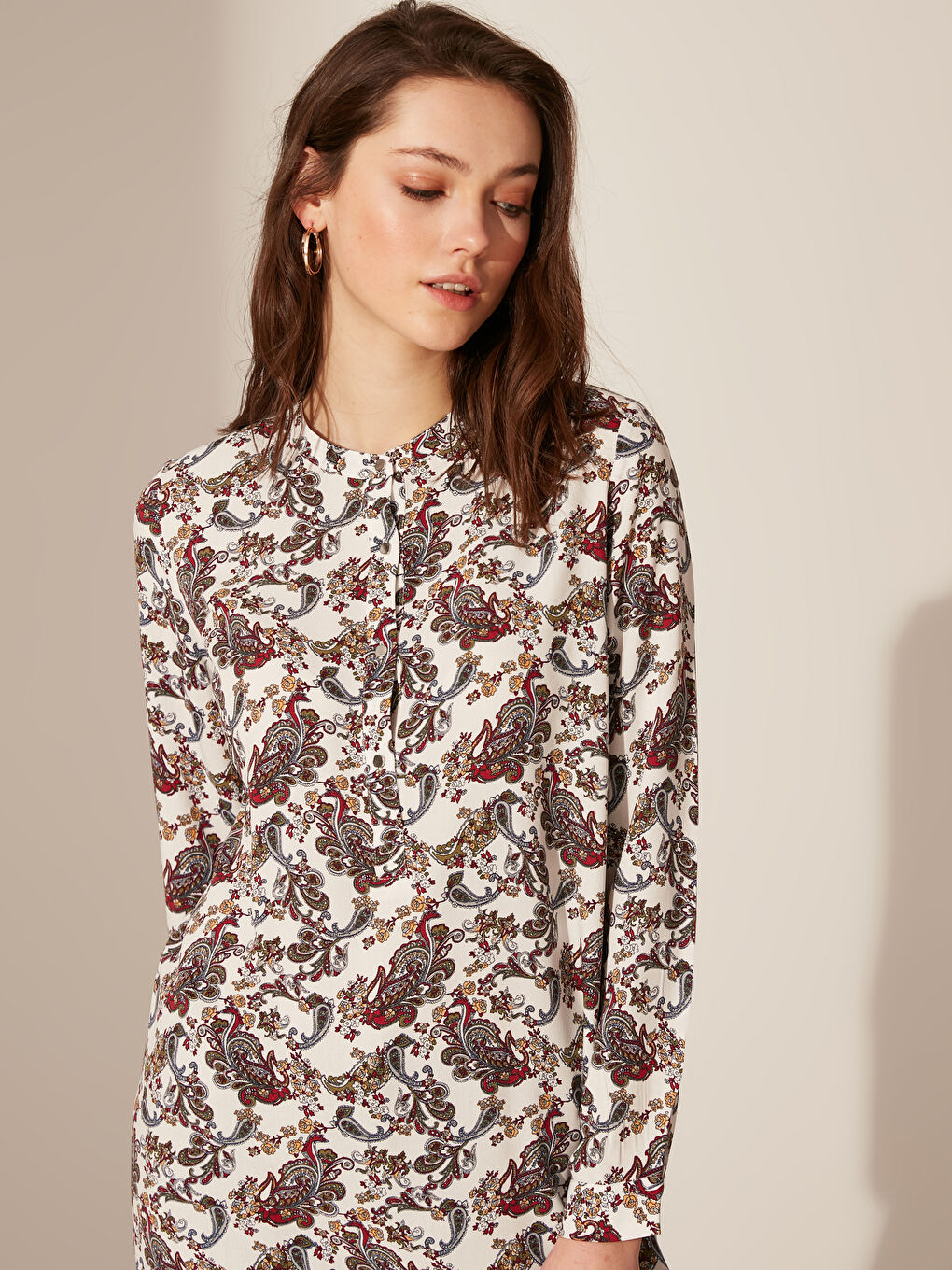 Туніка з коміром-стійкою та довгим рукавом для жінок-3