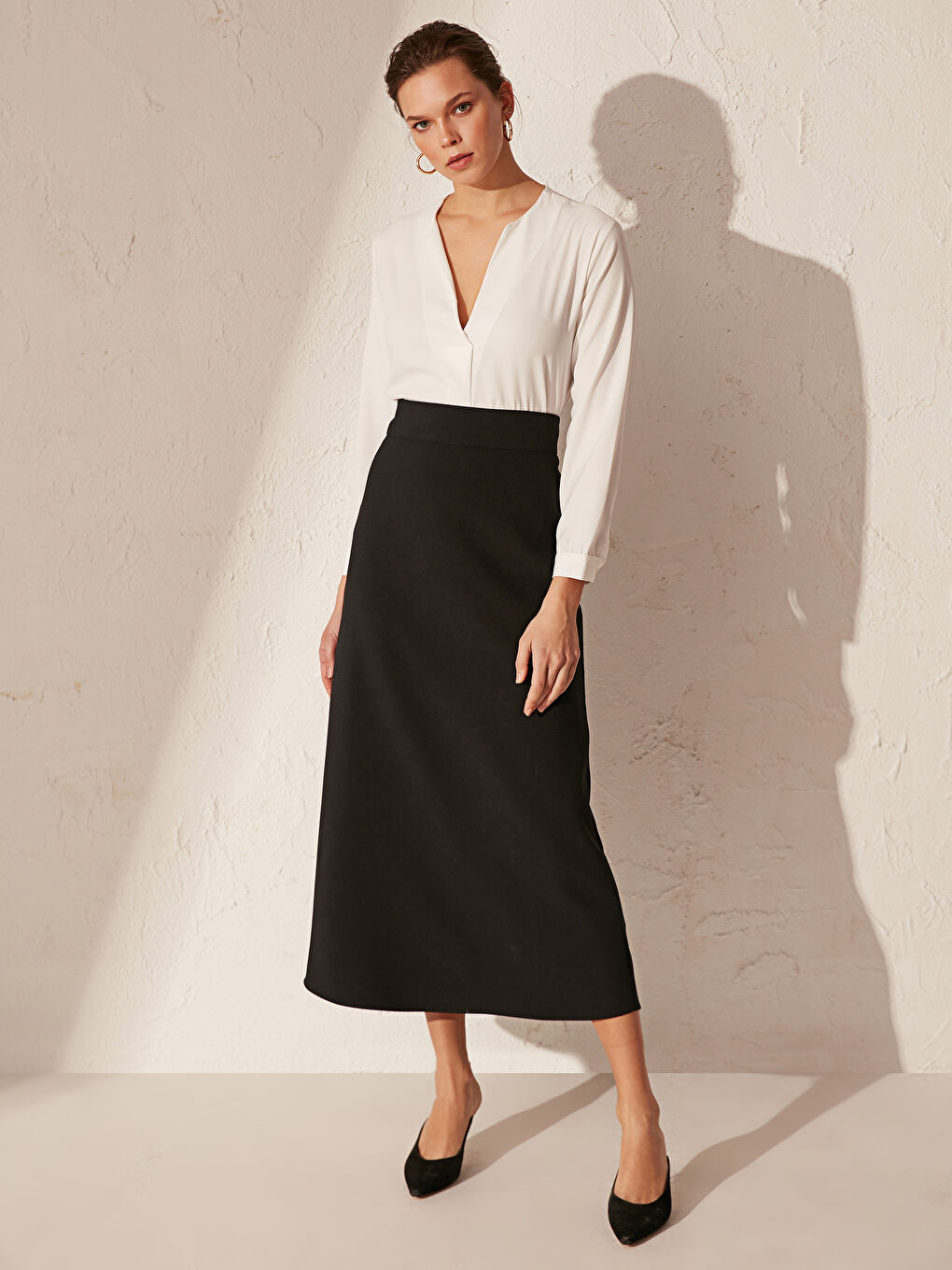 Siyah Standart Fit Krep Kadın Etek