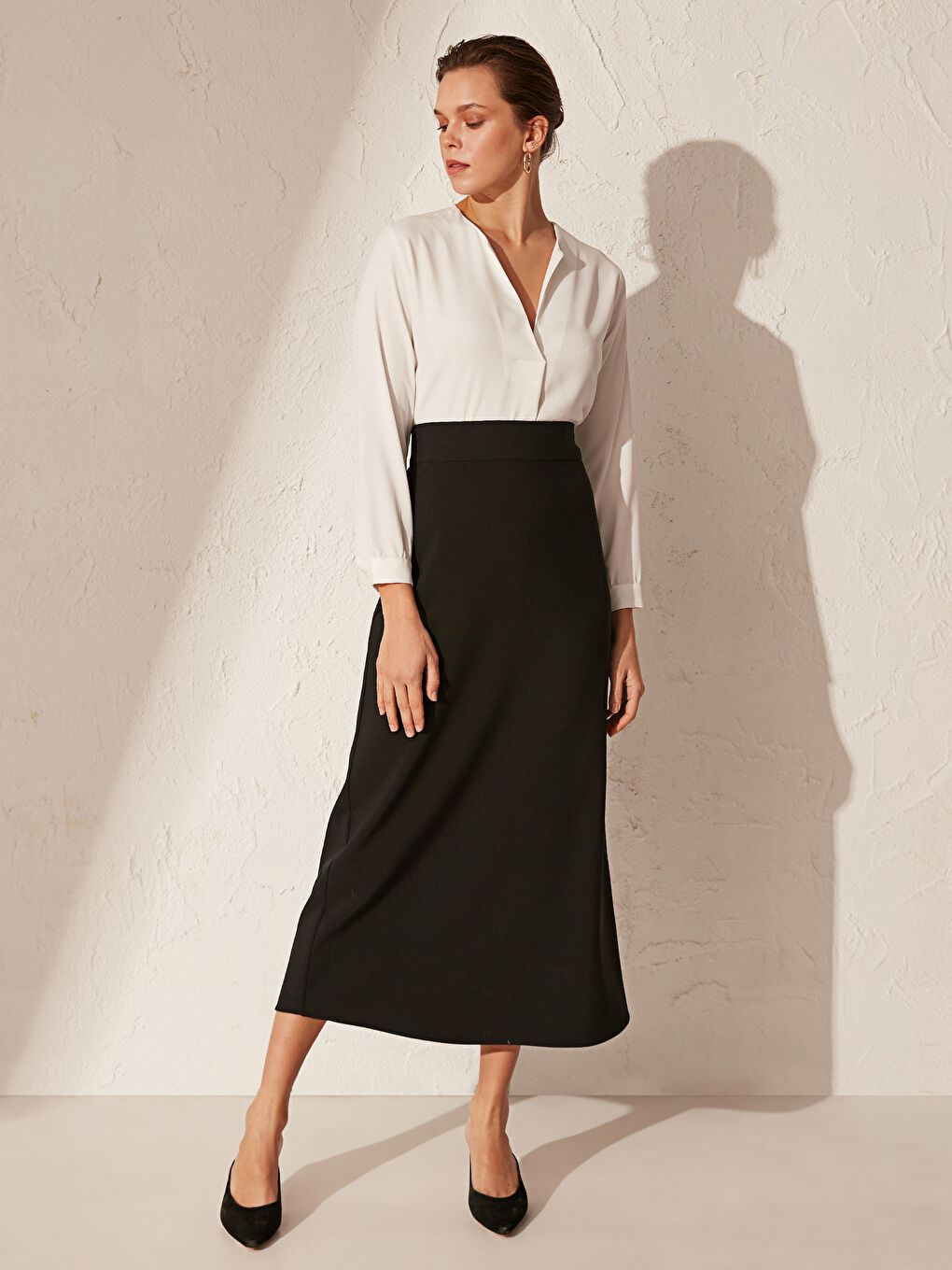 Siyah Standart Fit Krep Kadın Etek-1