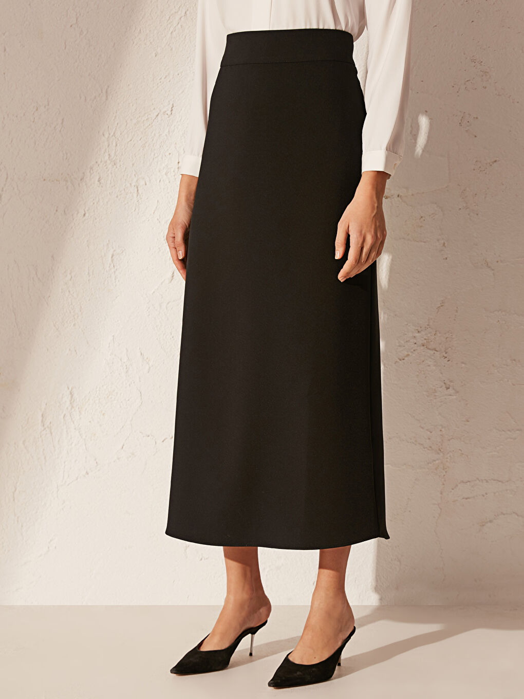 Siyah Standart Fit Krep Kadın Etek-2