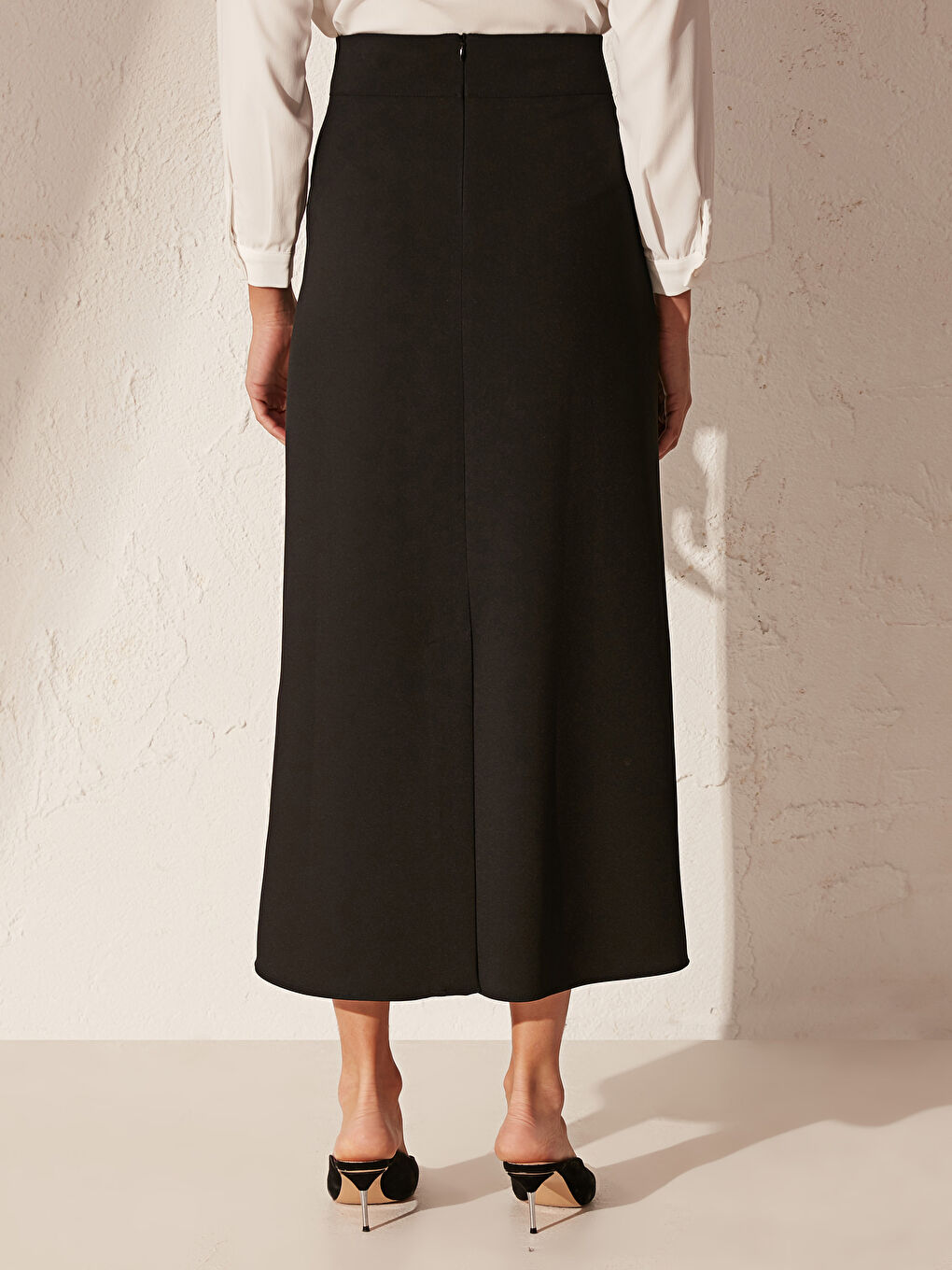 Siyah Standart Fit Krep Kadın Etek-3