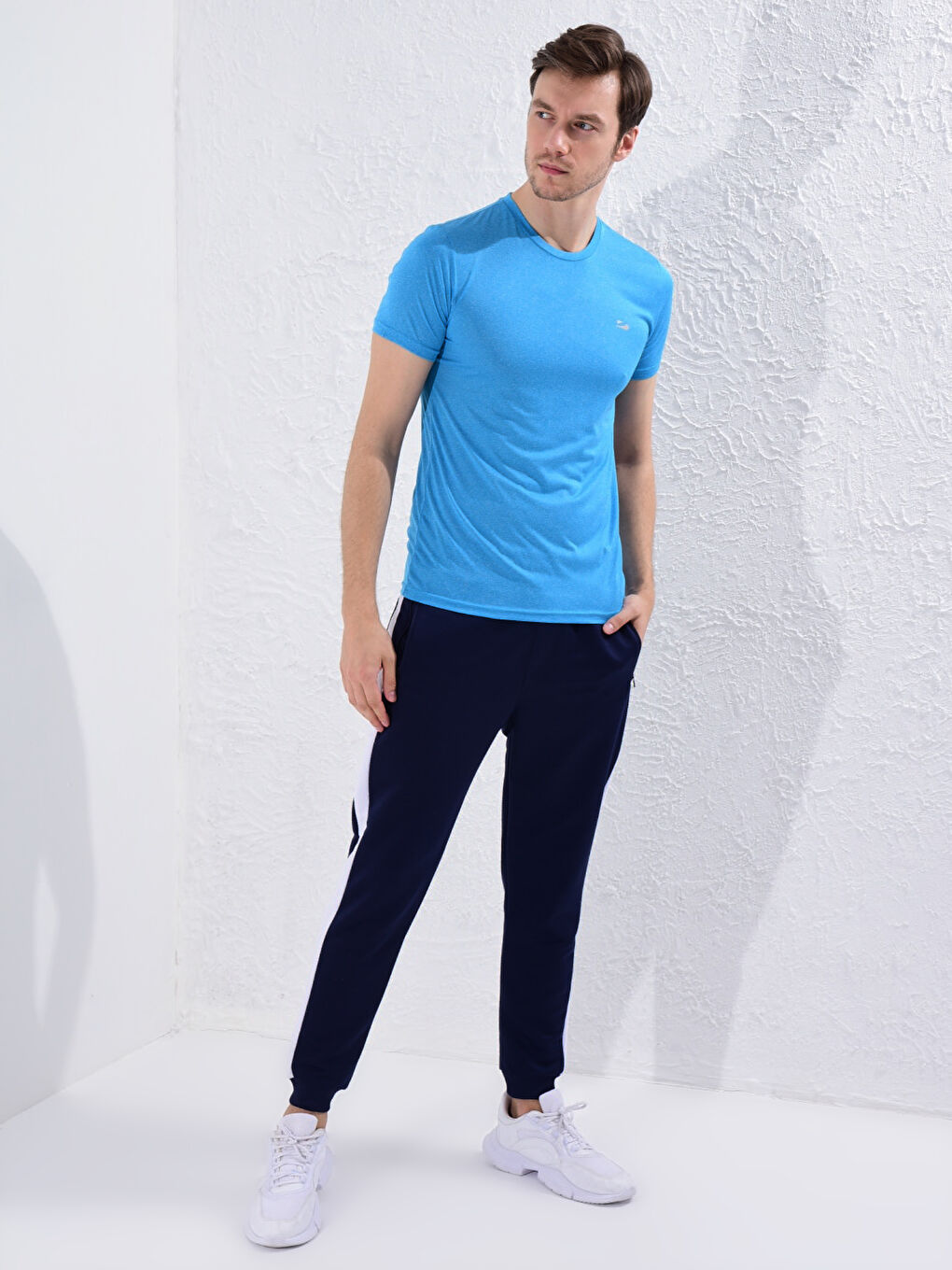 Спортивная футболка с круглым вырезом-2