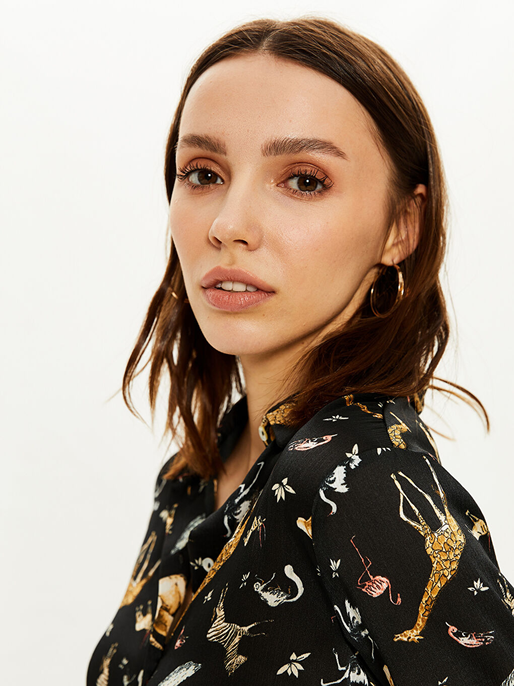 Siyah Gömlek Yaka Uzun Kollu Kadın Desenli Saten Gömlek-3