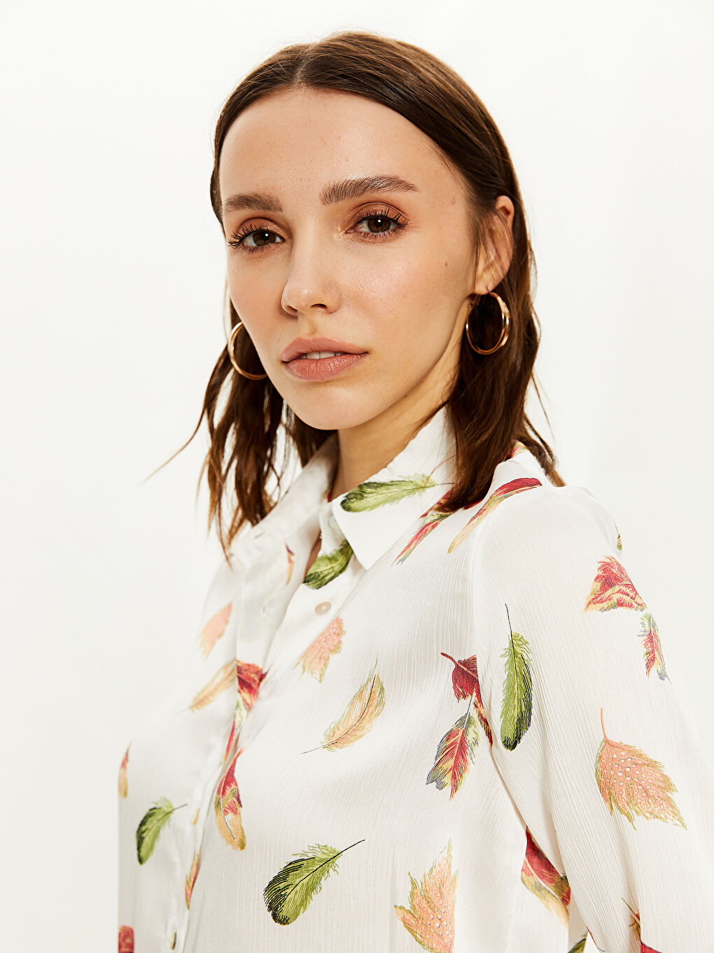 Ekru Gömlek Yaka Uzun Kollu Kadın Desenli Saten Gömlek-3