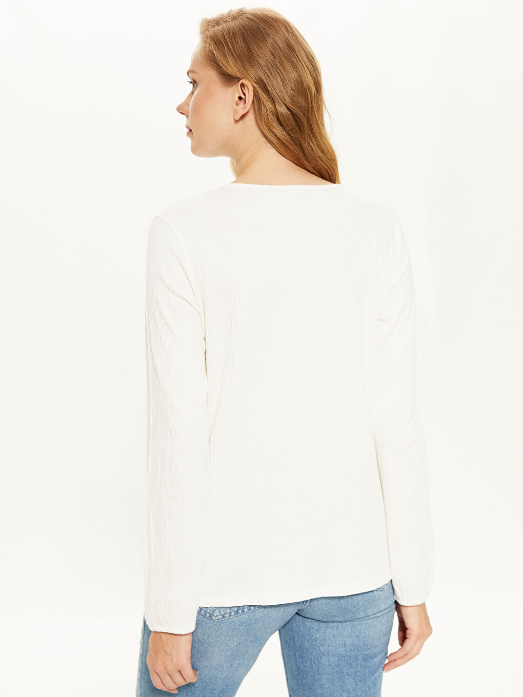 Beyaz Bağlamalı Yaka Uzun Kollu Kadın Tişört-3