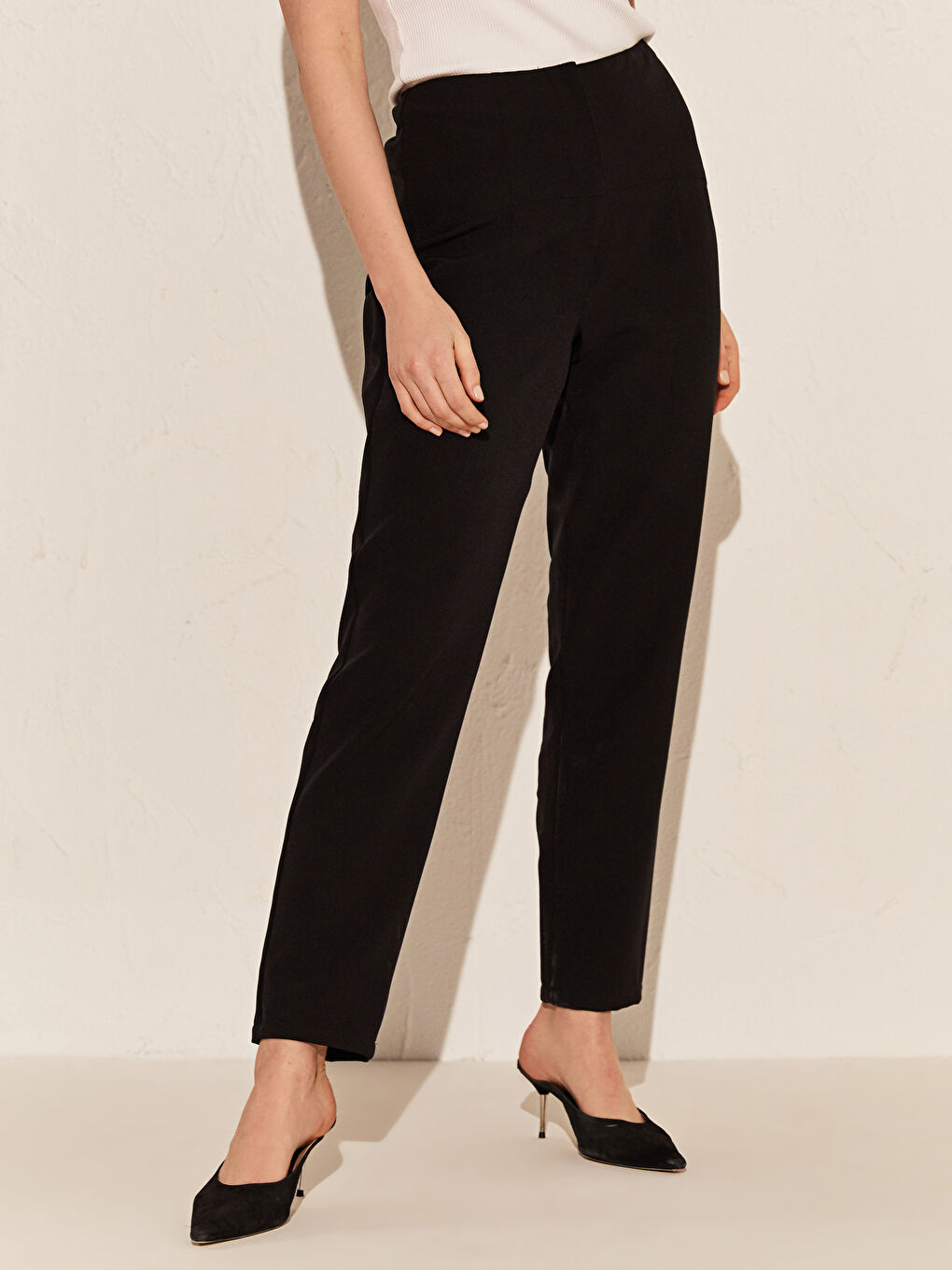 Siyah Bilek Boy Havuç Kumaş Pantolon-3