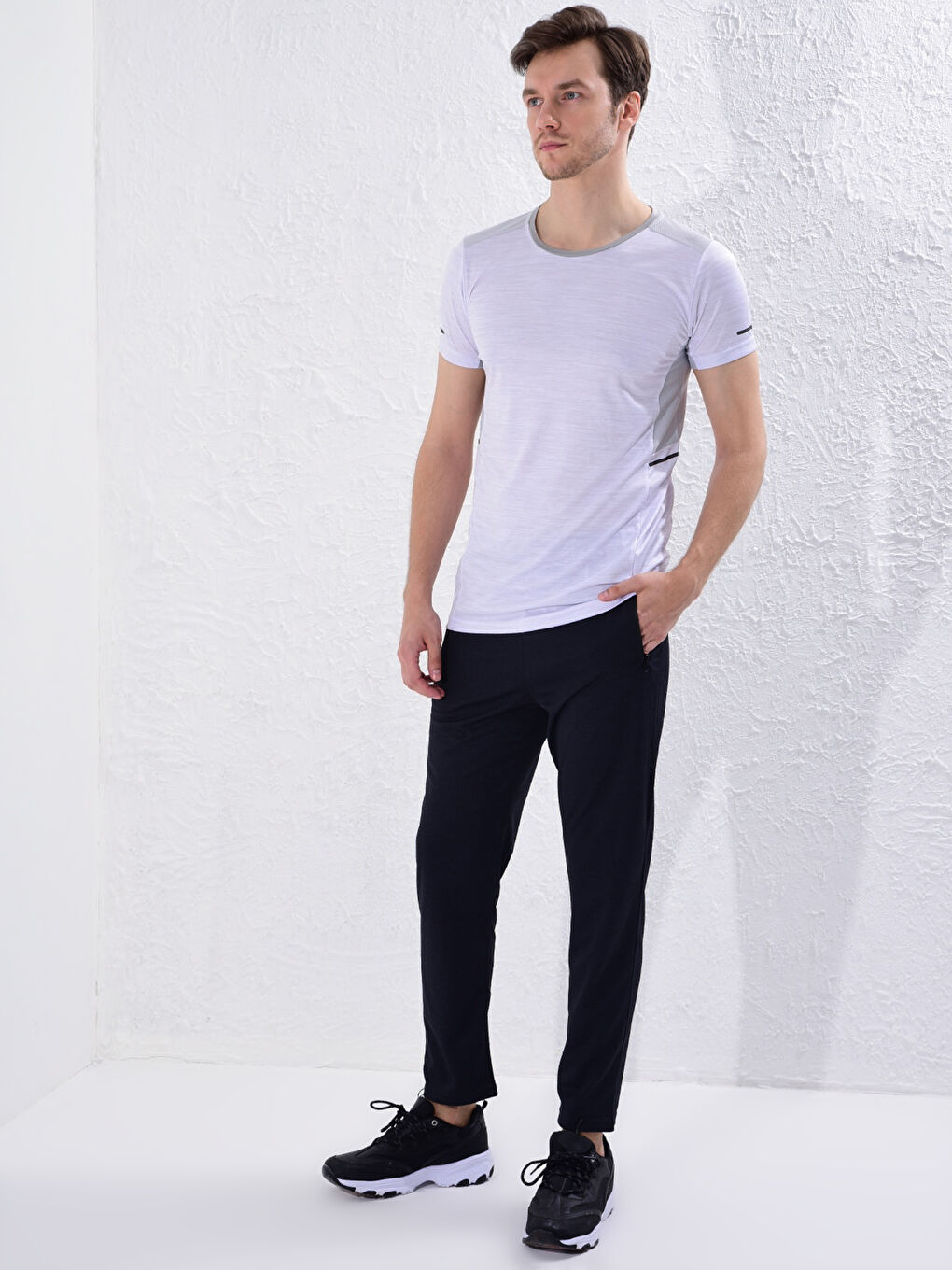 Beyaz Bisiklet Yaka Kısa Kollu Aktif Spor Tişört-2