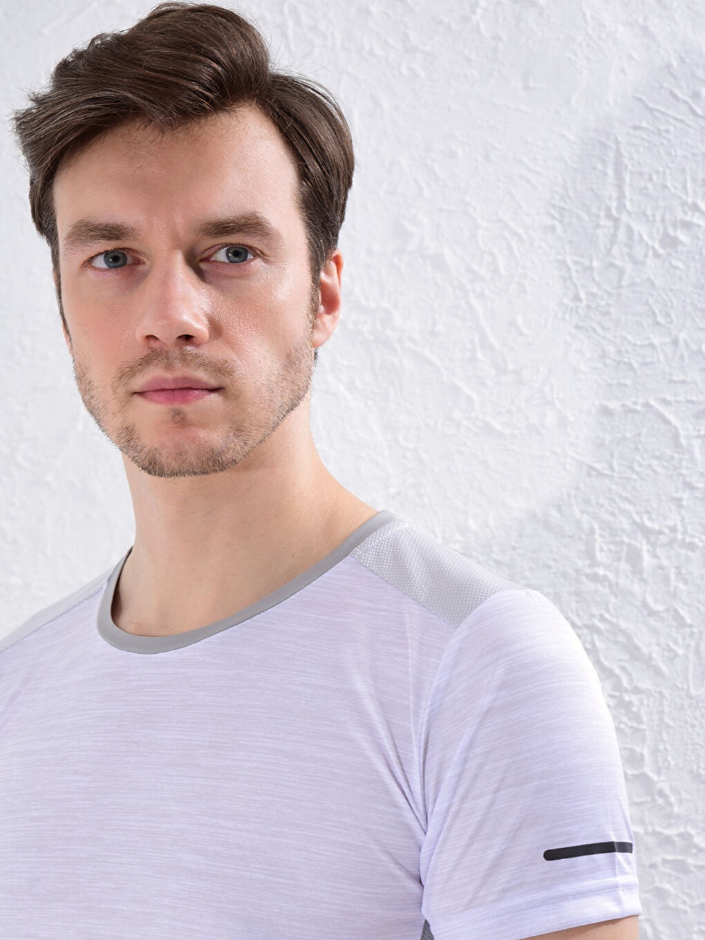 Beyaz Bisiklet Yaka Kısa Kollu Aktif Spor Tişört-4