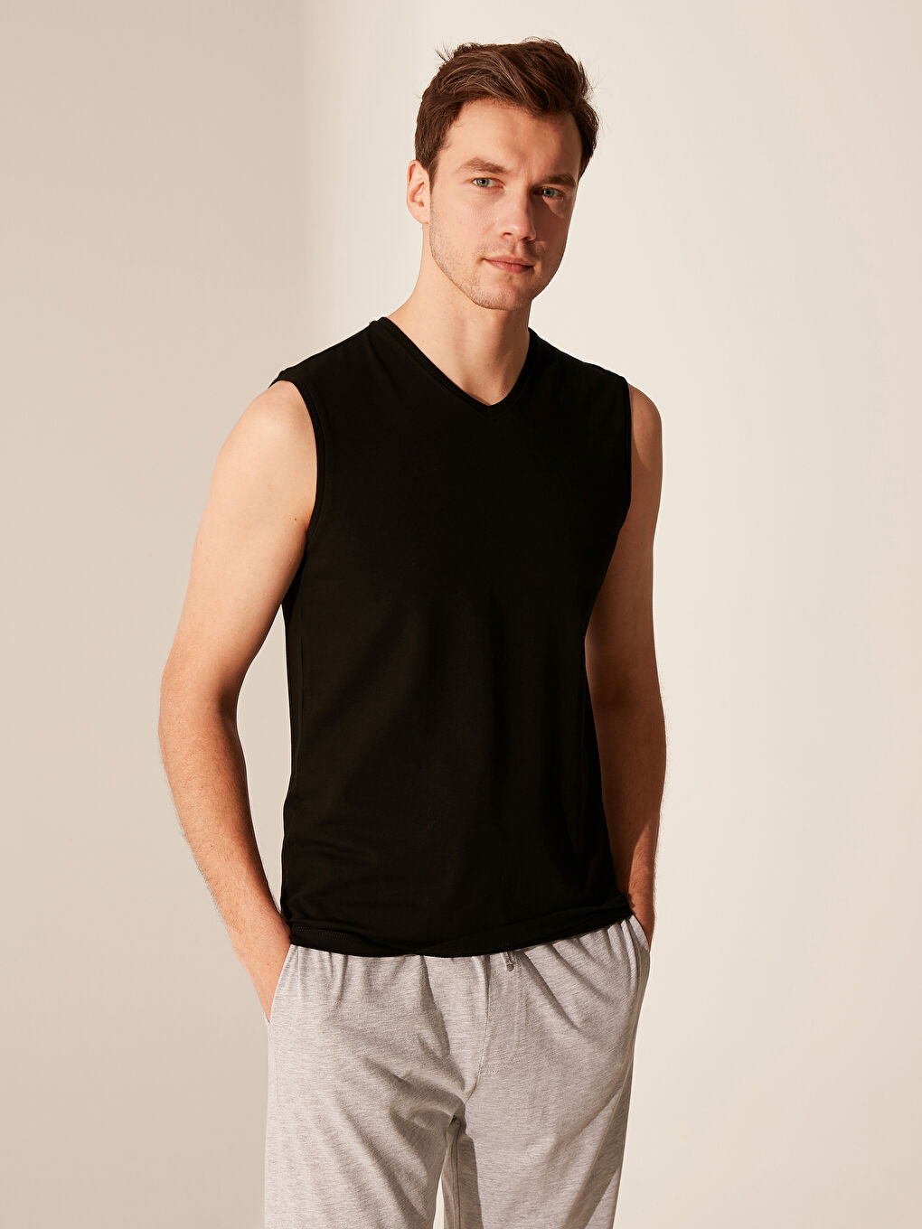 Майка из джерси с V-образным вырезом для мужчин