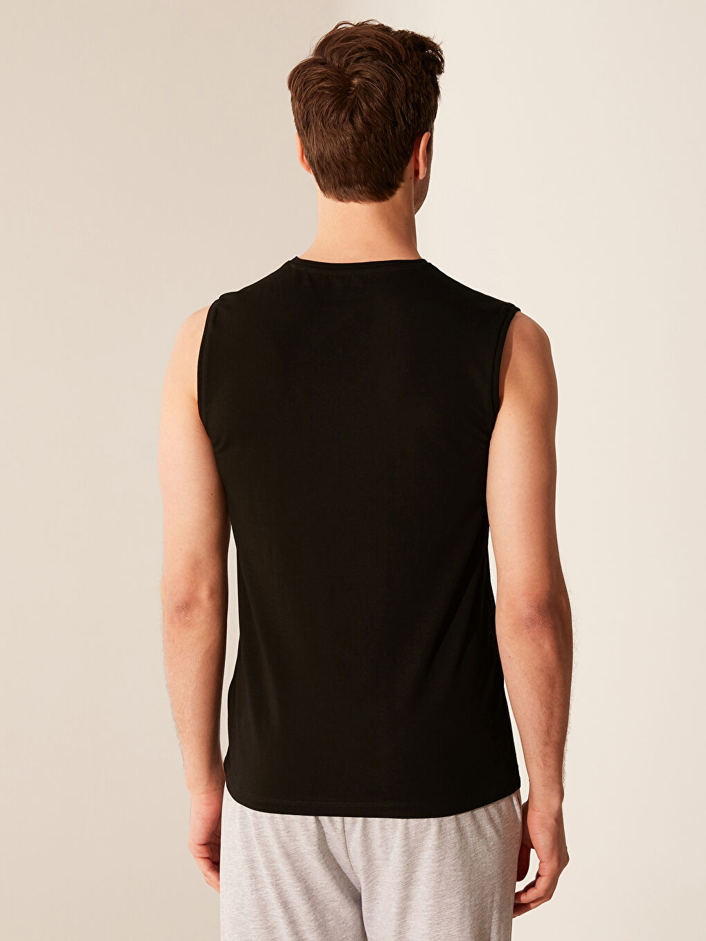 Майка из джерси с V-образным вырезом для мужчин-1