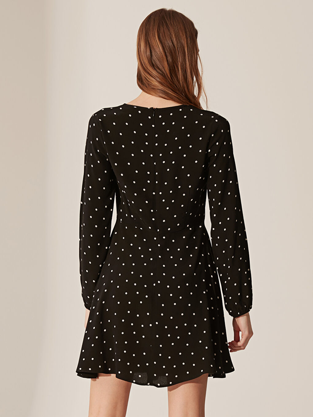 Siyah Kruvaze Yaka Puantiyeli Viskon Elbise-5