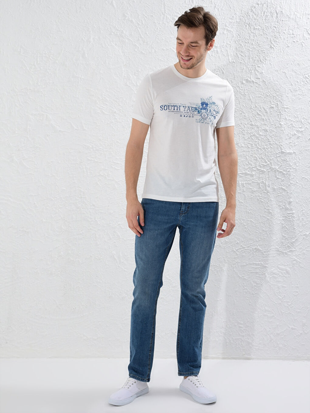 Футболка из чесаного хлопка с круглым вырезом и принтом-1