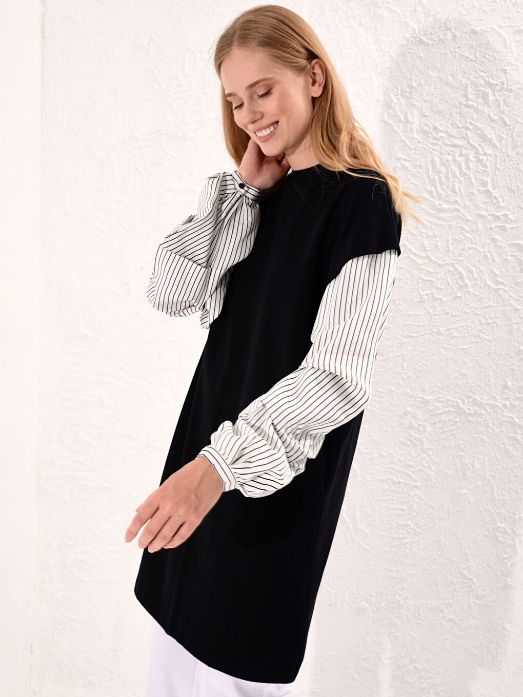 Siyah Kolları Çizgili Salaş Sweatshirt-3