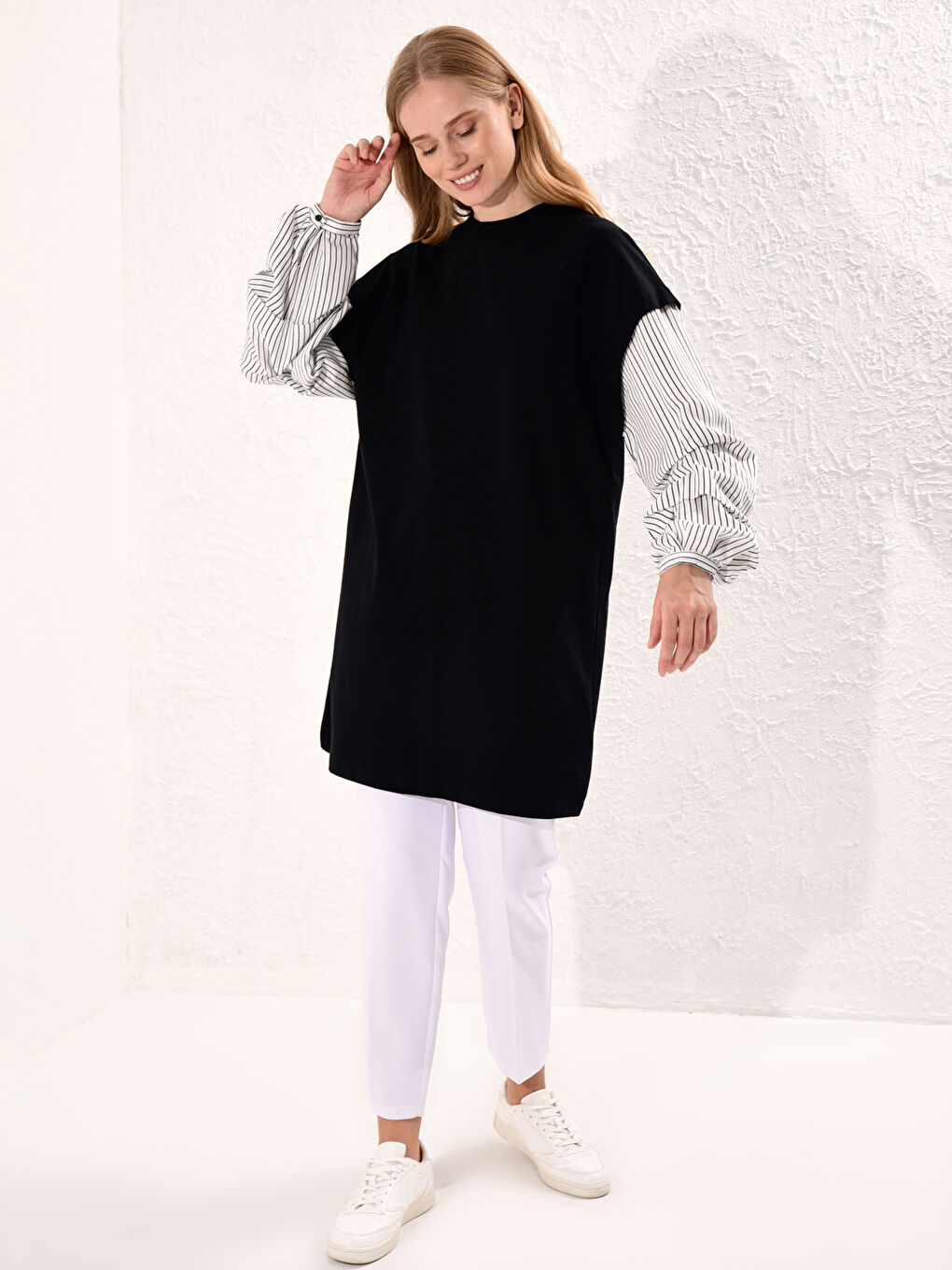 Siyah Kolları Çizgili Salaş Sweatshirt-4