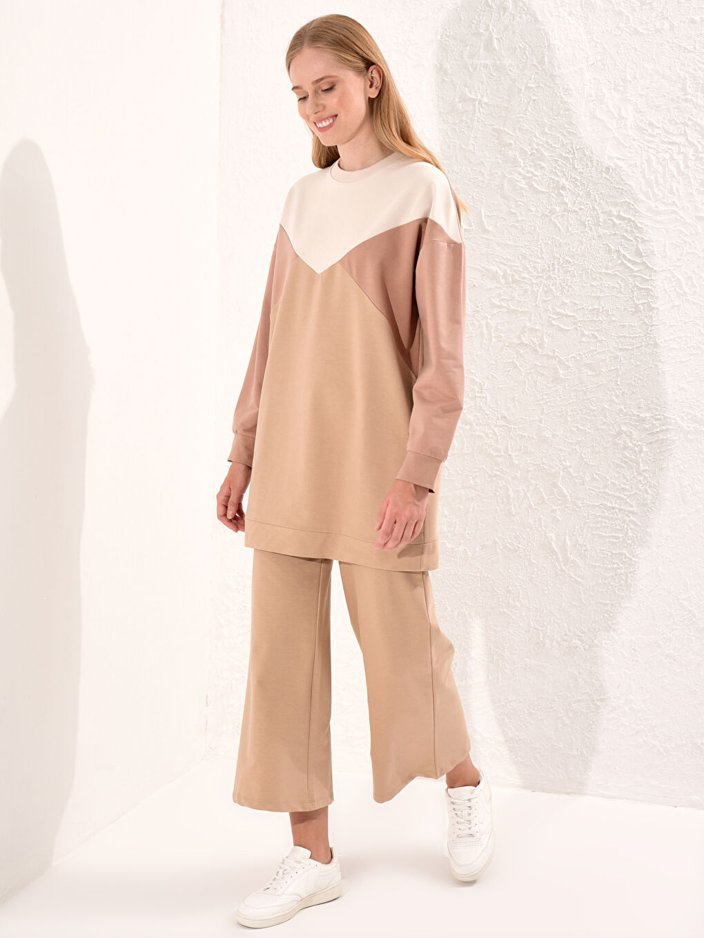 Bej Renk Bloklu Sweatshirt