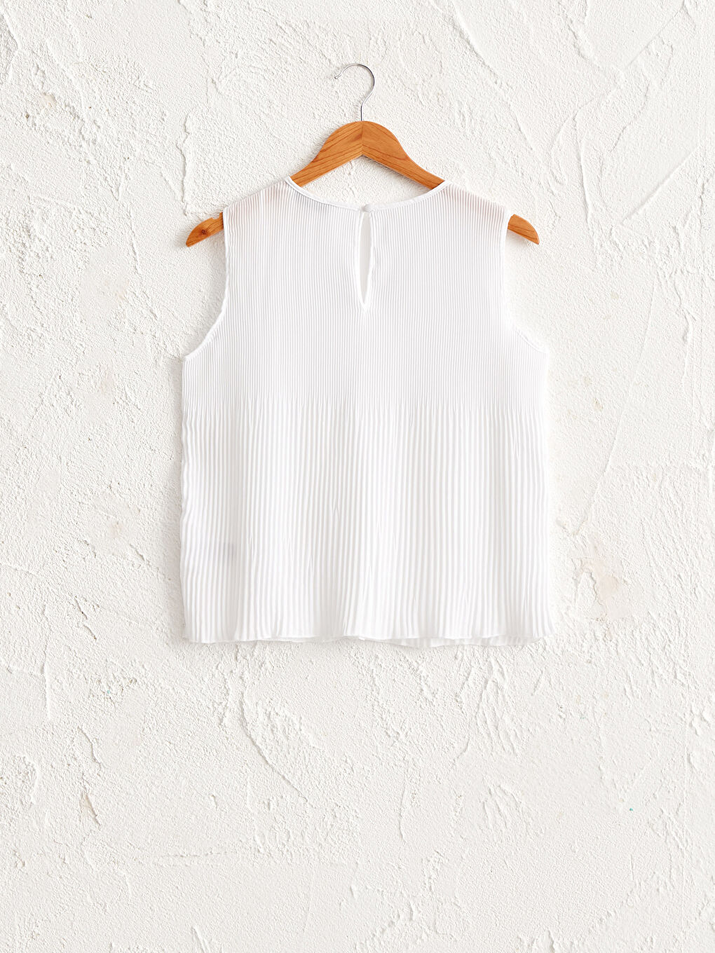 Beyaz Bisiklet Yaka Kolsuz Krep Kadın Bluz-1