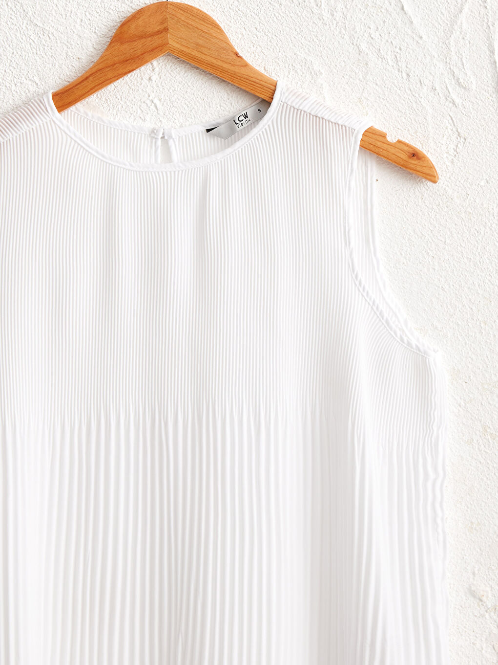 Beyaz Bisiklet Yaka Kolsuz Krep Kadın Bluz-2