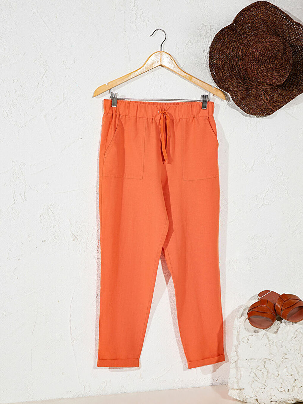 Turuncu Beli Lastikli Cep Detaylı Bilek Boy Keten Pantolon