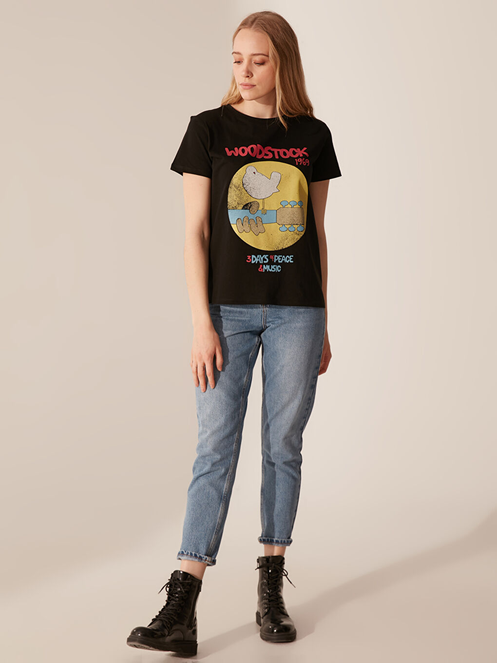 Женская футболка с круглым вырезом и короткими рукавами-8