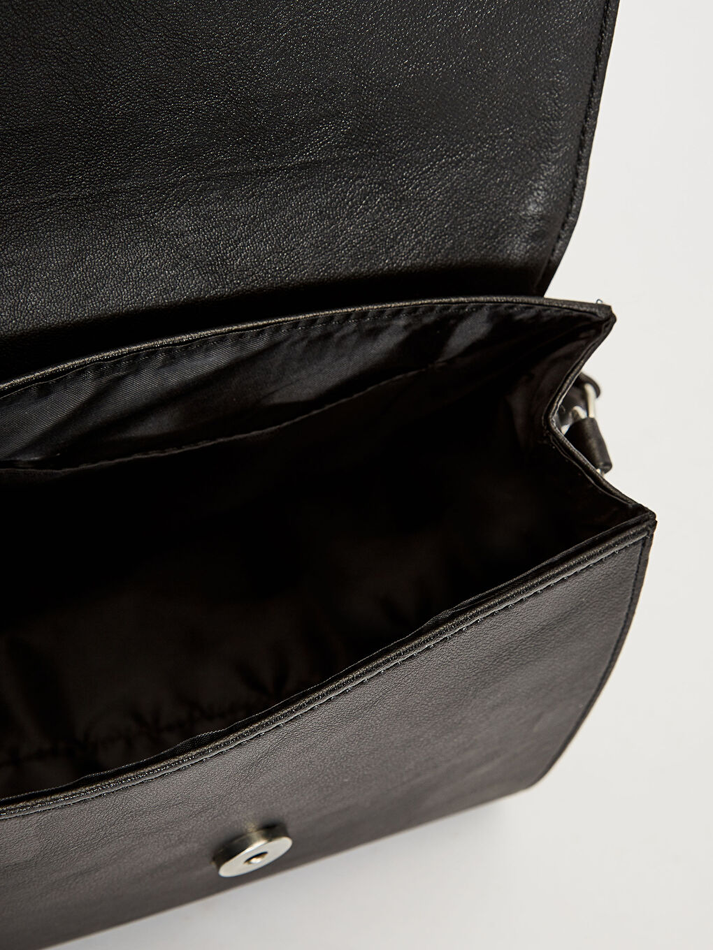 Torba za nošenje preko tela sa izgledom kože i štampom-4