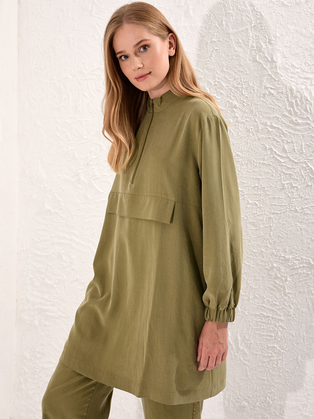 Yeşil Dik Yaka Düz Uzun Kollu Kadın Tunik-1