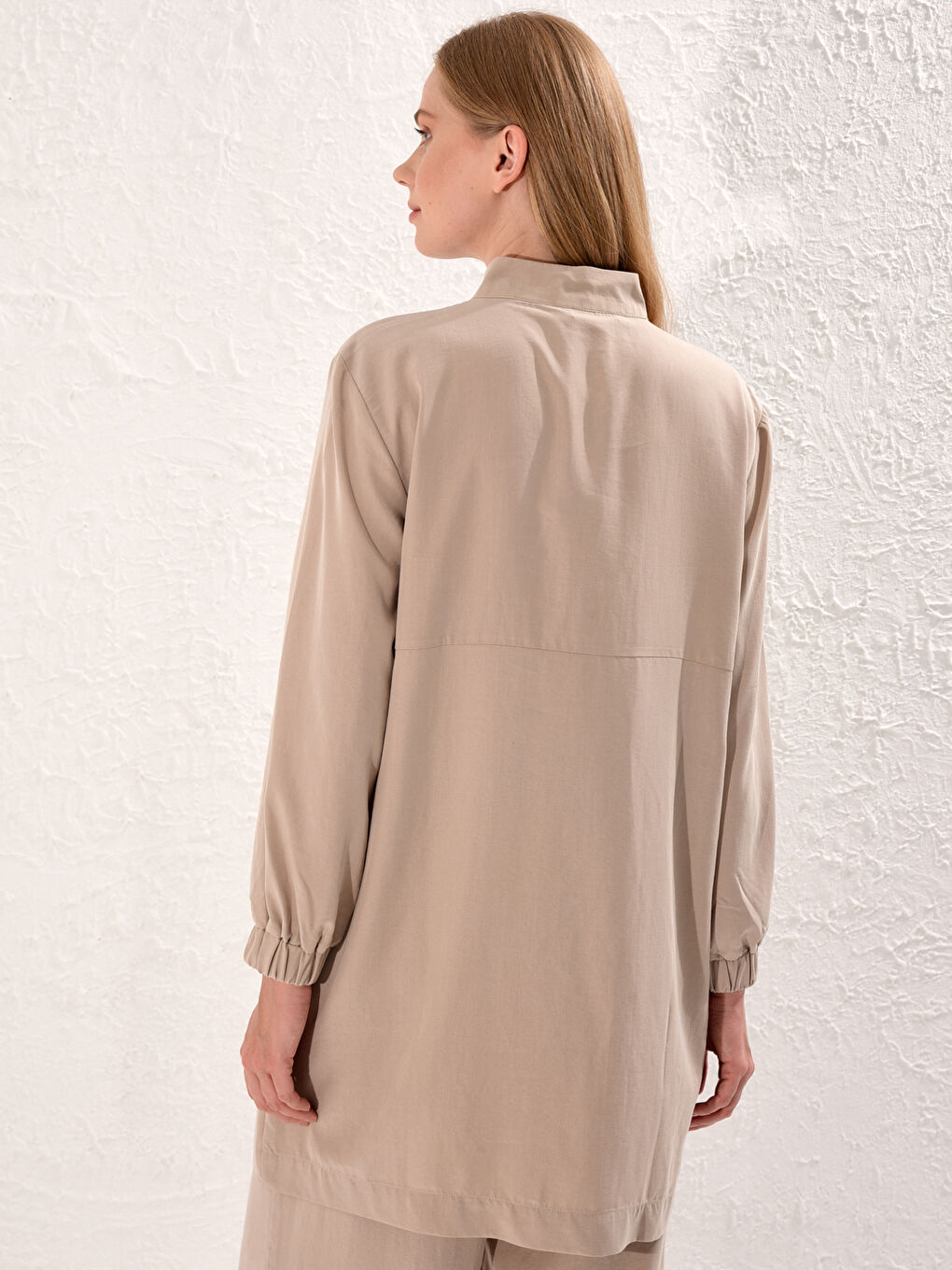 Bej Dik Yaka Düz Uzun Kollu Kadın Tunik-2
