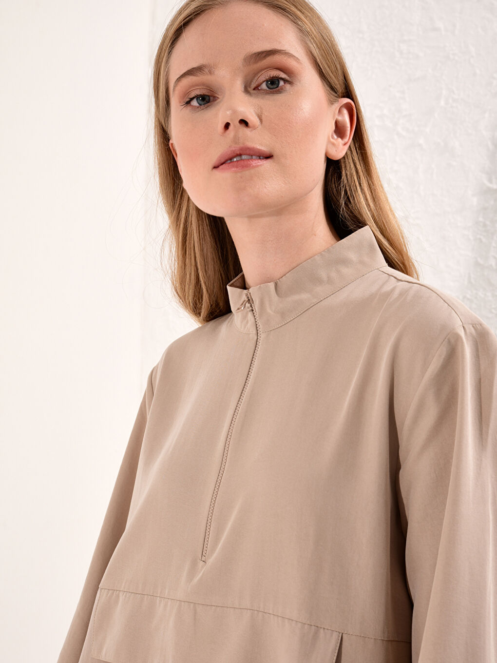 Bej Dik Yaka Düz Uzun Kollu Kadın Tunik-3