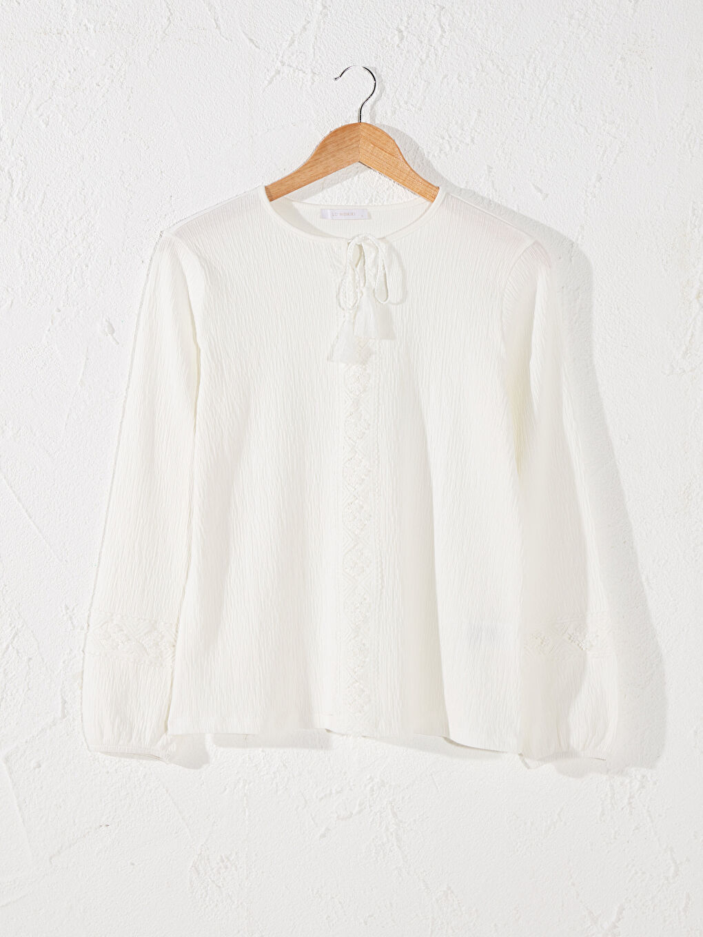 Beyaz Bisiklet Yaka Uzun Kollu Kadın Tişört