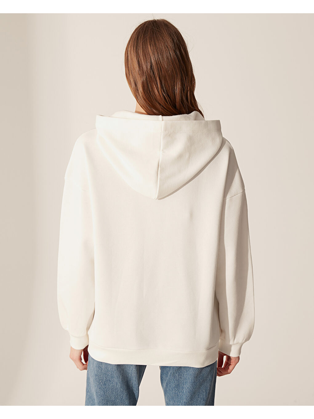 Beyaz Kapüşonlu Uzun Kollu Kadın Sweatshirt-3