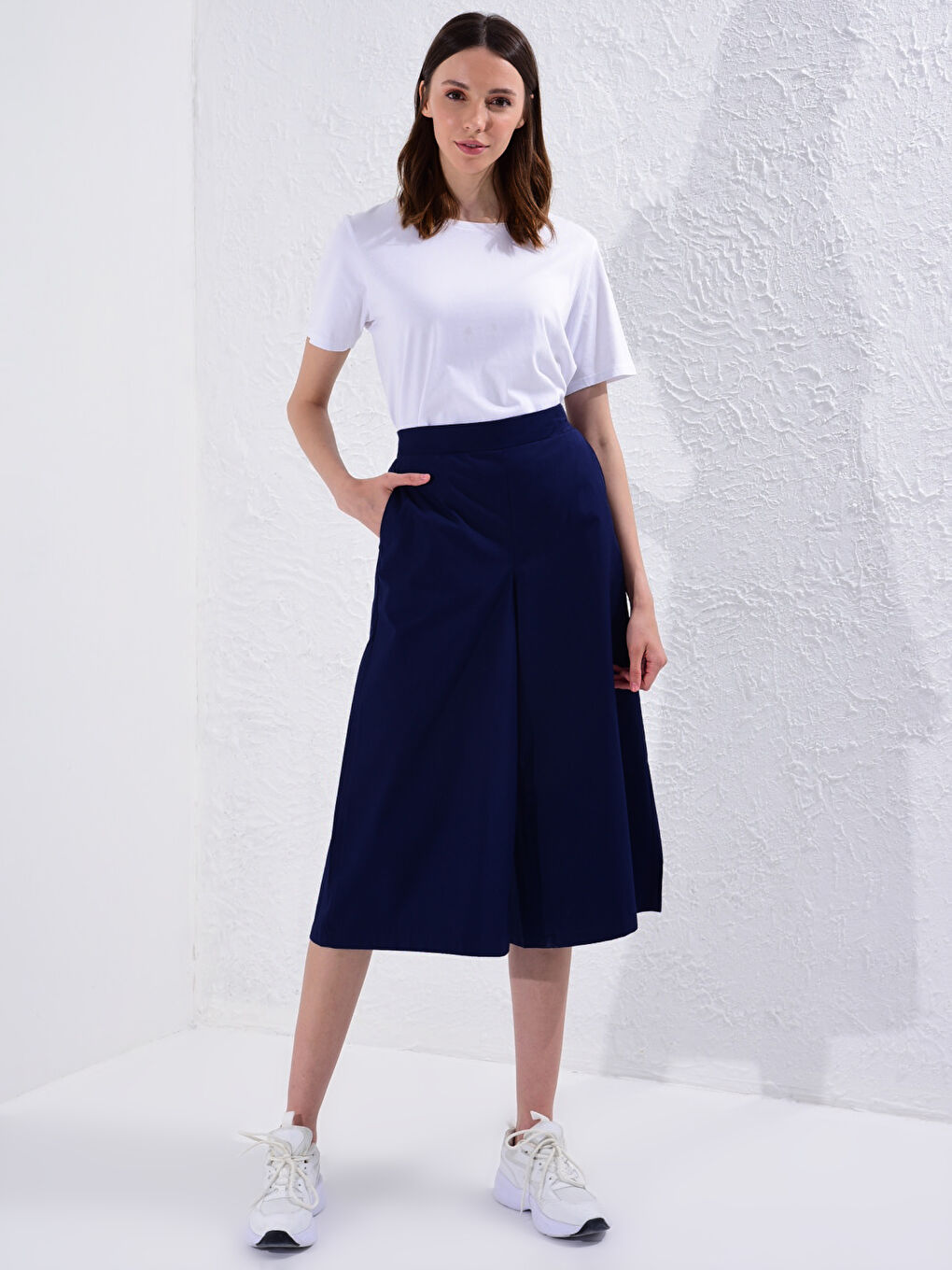 Elastic Waist Loose Leg Capri-1