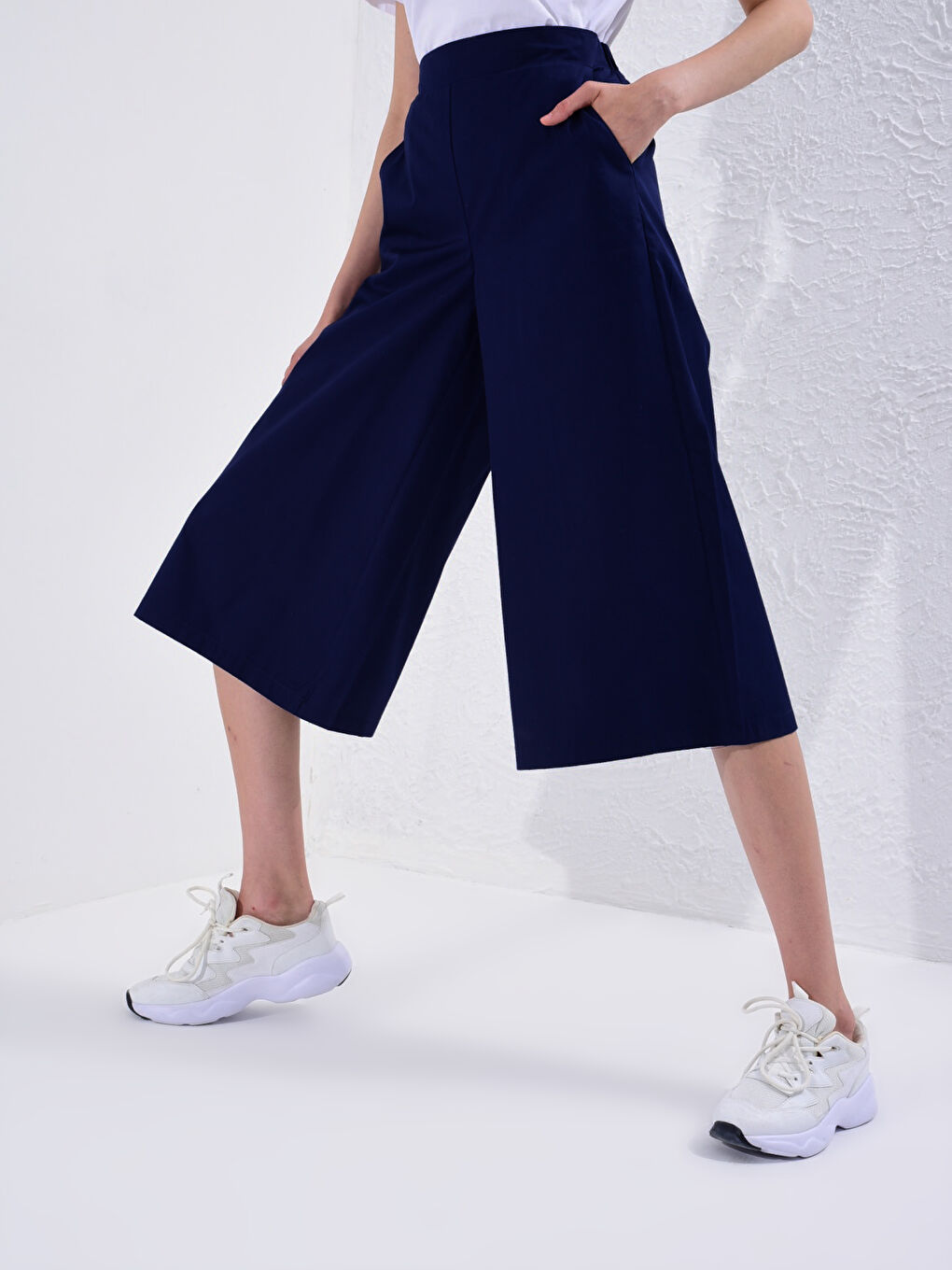 Elastic Waist Loose Leg Capri-2